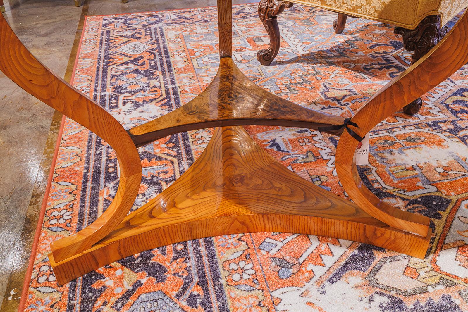 German A very fine 19th century Biedermeier satinwood Birch and inlayed center table  For Sale