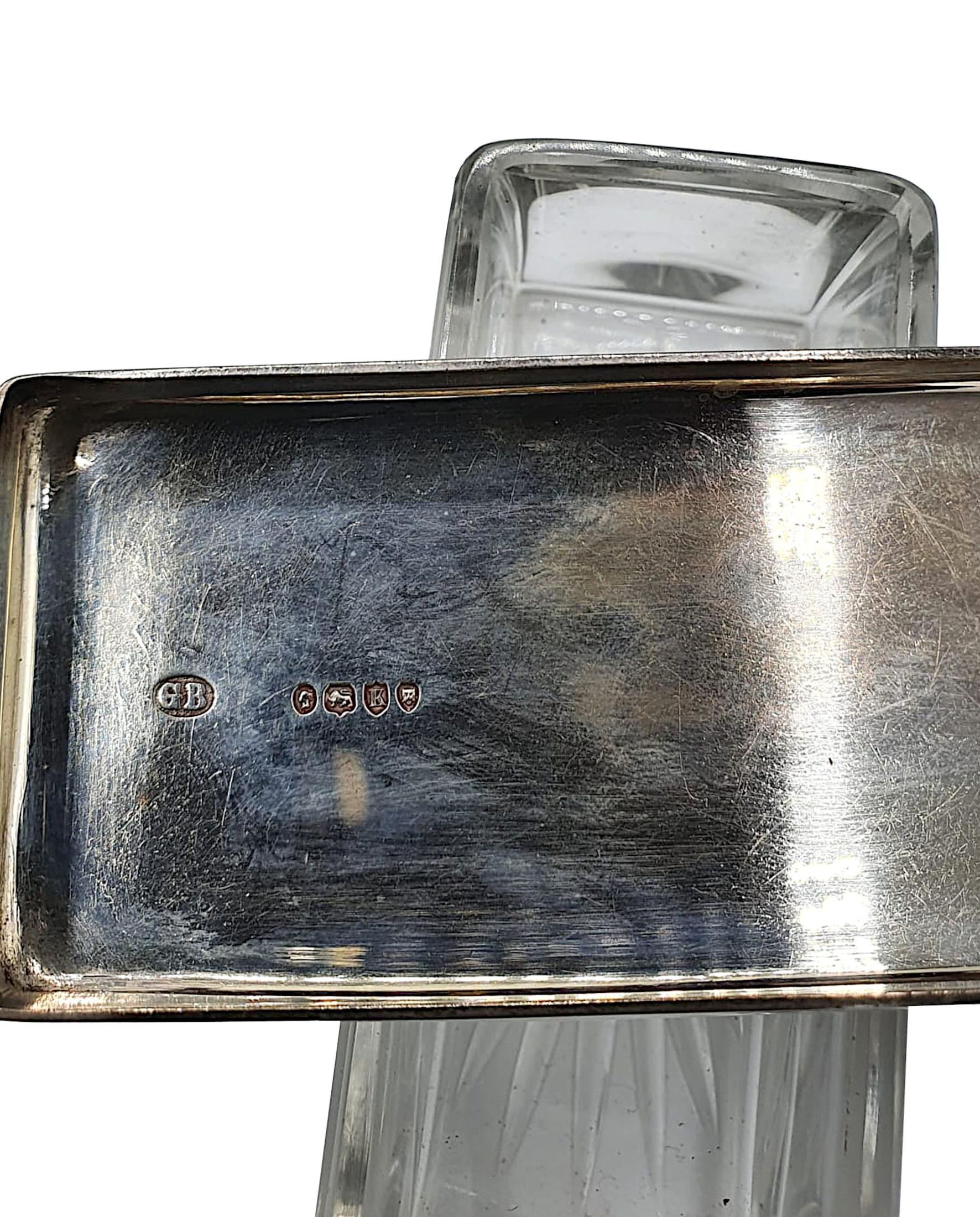 Argento Un raffinato astuccio da viaggio per signore in ottone del XIX secolo in vendita