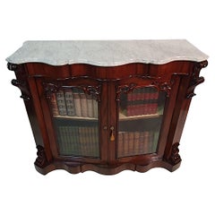 Très belle bibliothèque ou meuble de rangement d'appoint Carrera du 19ème siècle à plateau en marbre