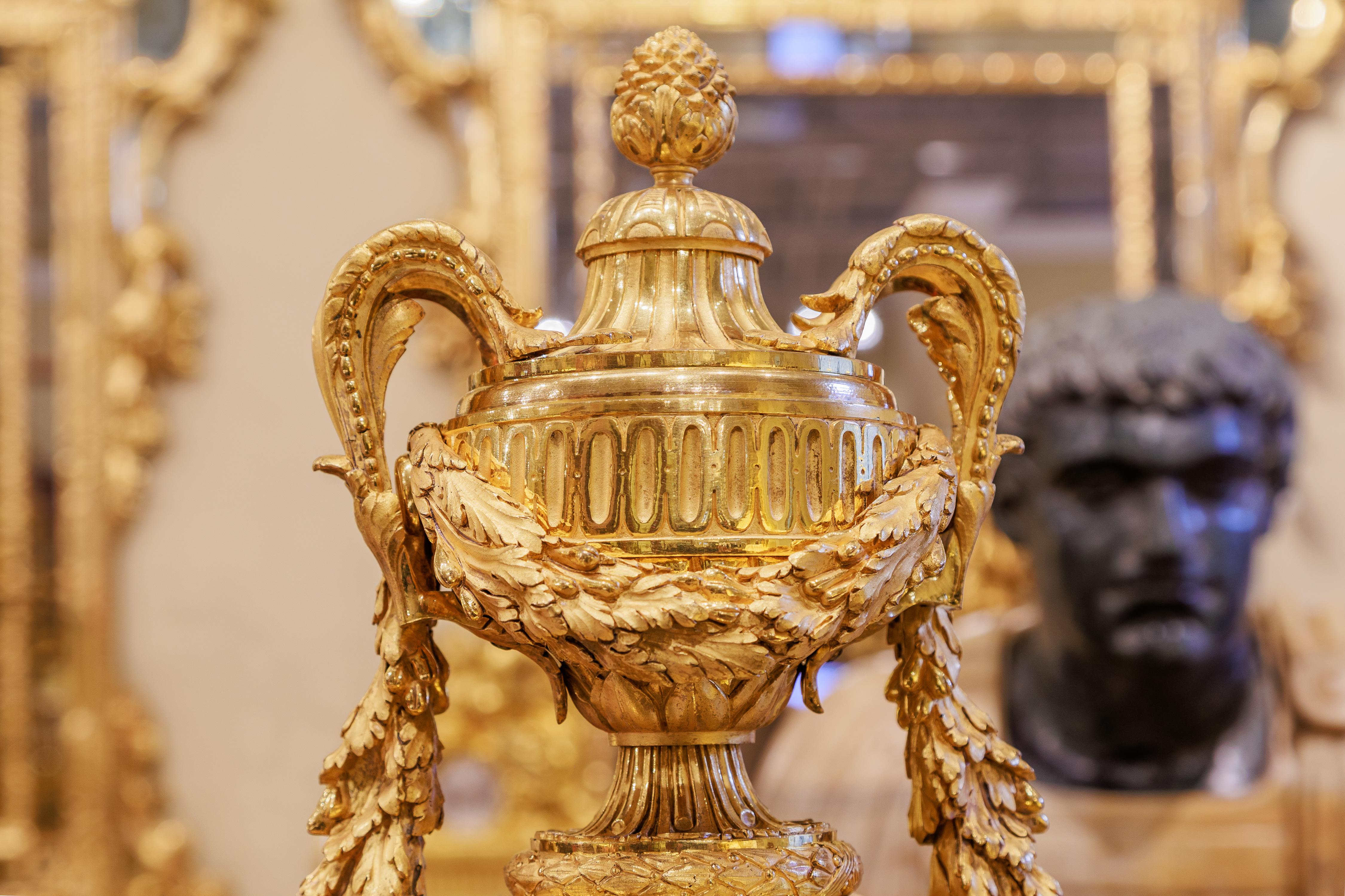 Gilt A very fine 19th century French gilt bronze clock For Sale