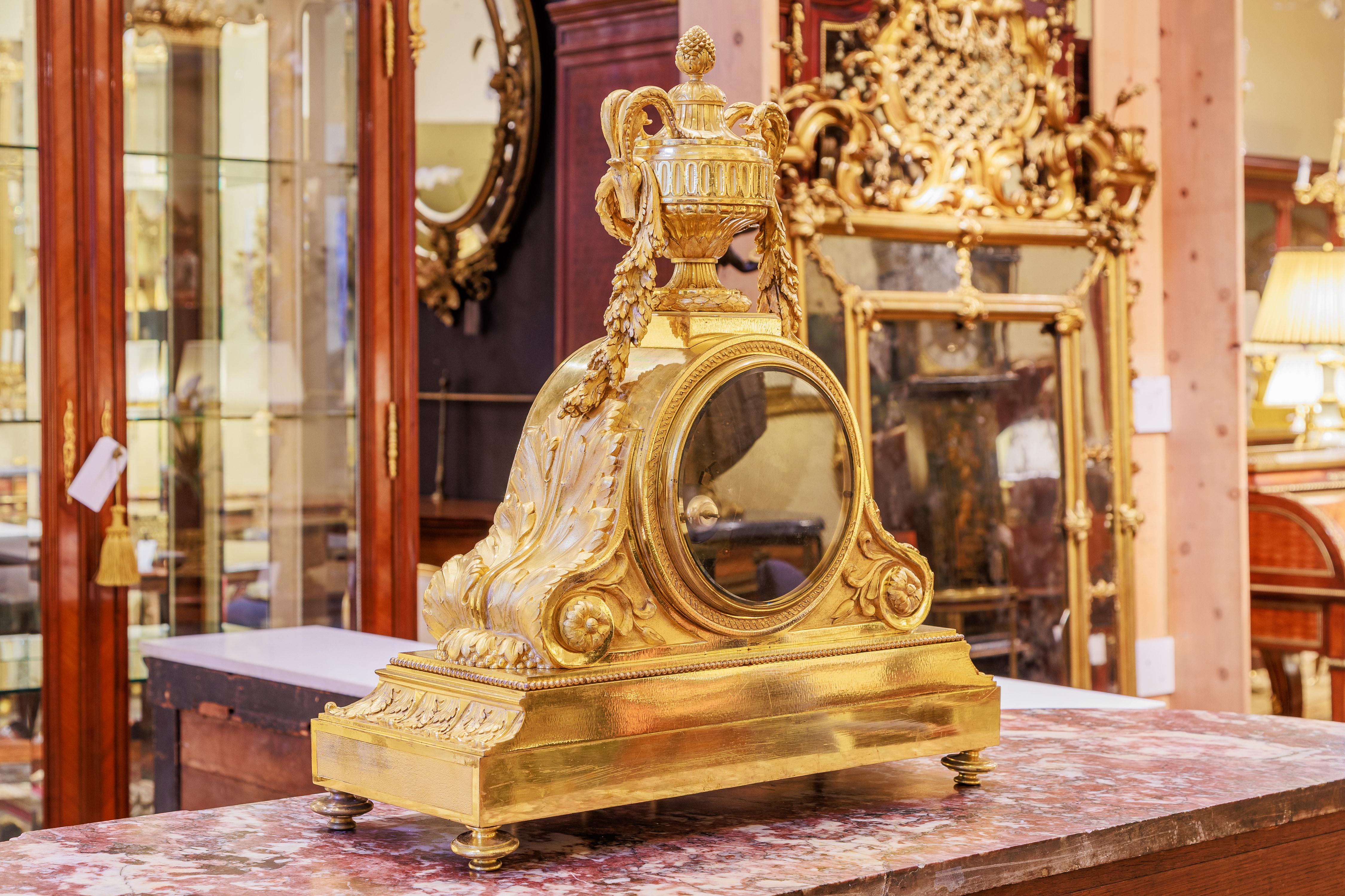 A very fine 19th century French gilt bronze clock In Good Condition For Sale In Dallas, TX