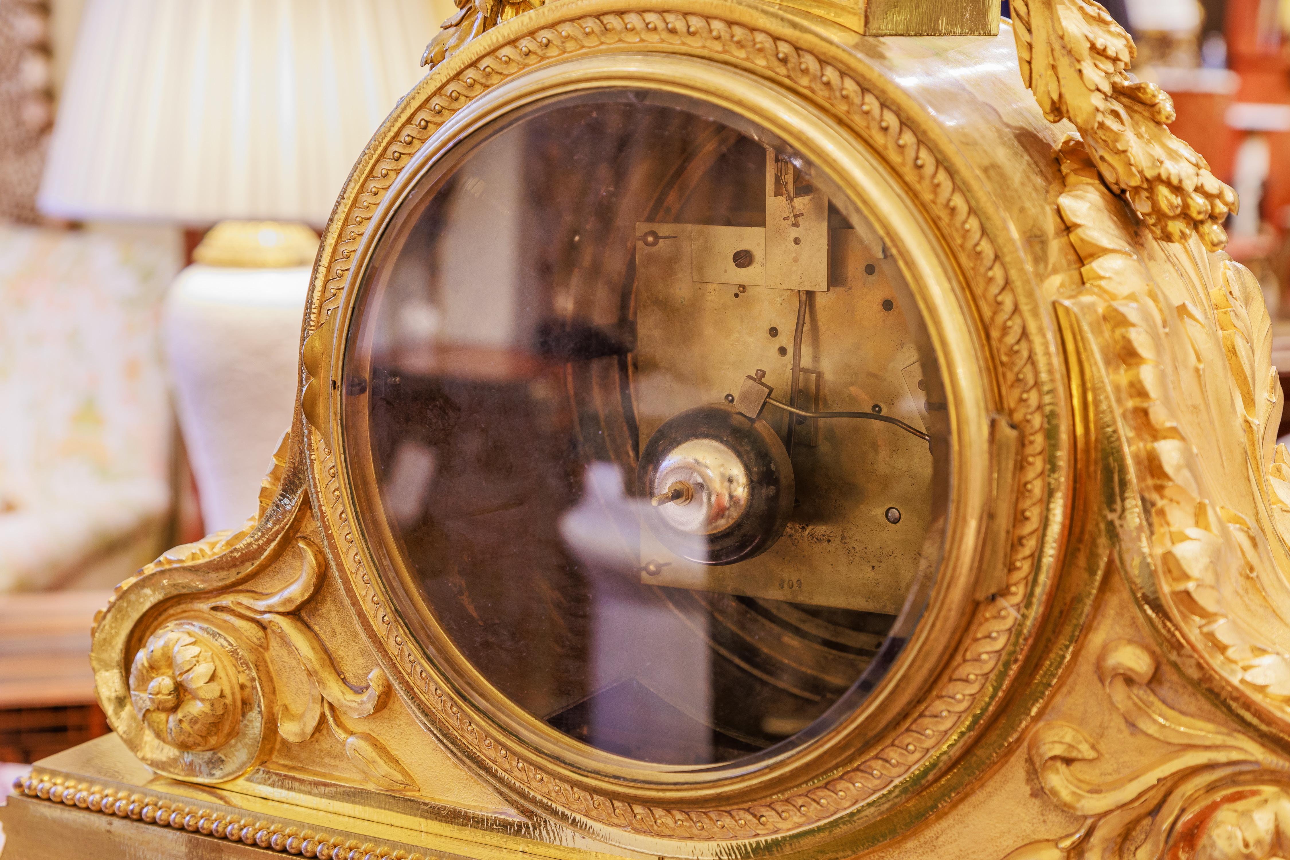 19th Century A very fine 19th century French gilt bronze clock For Sale