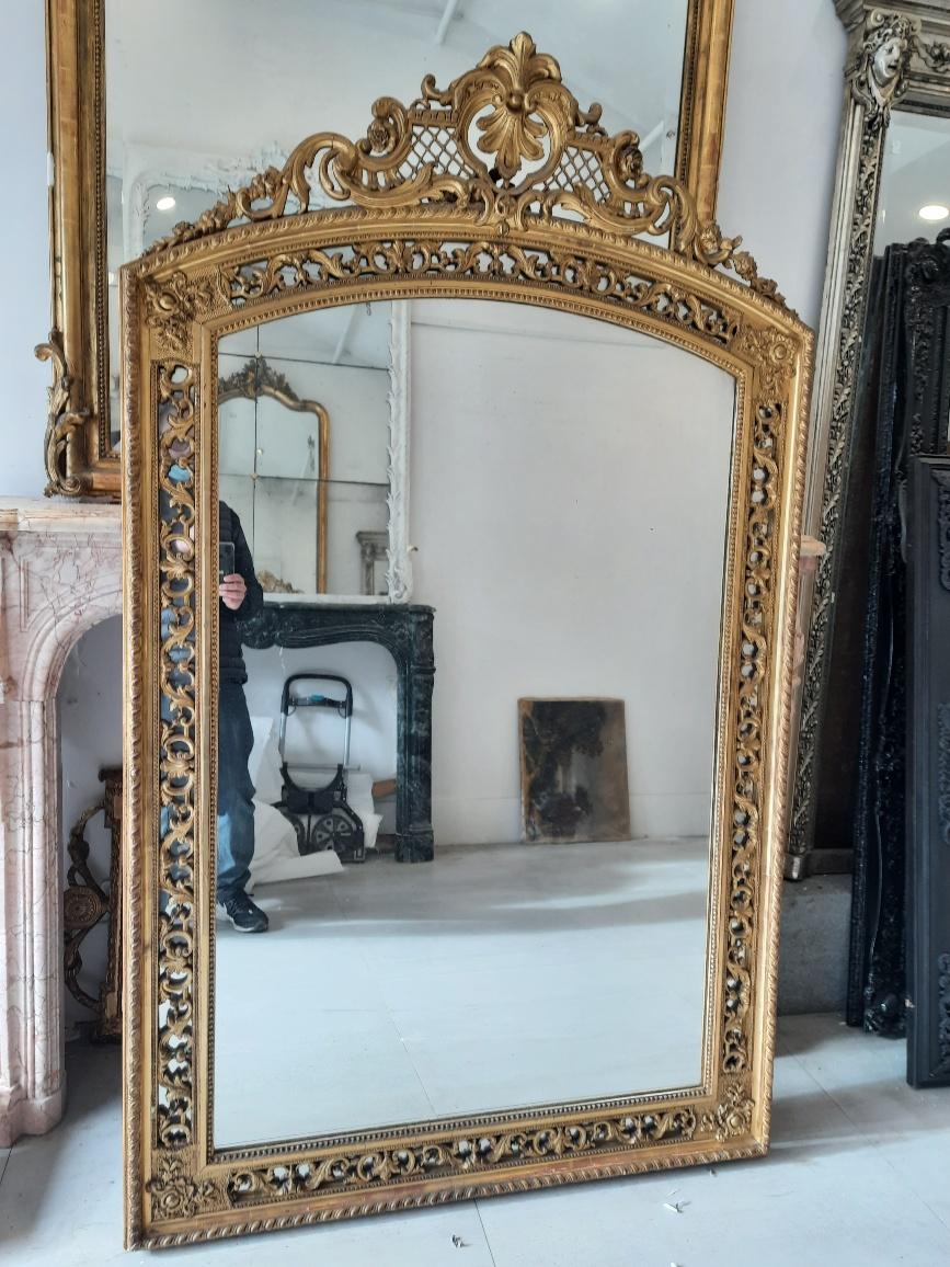 Hand-Carved Very Fine 19th Century French Gilt Carved Mirror