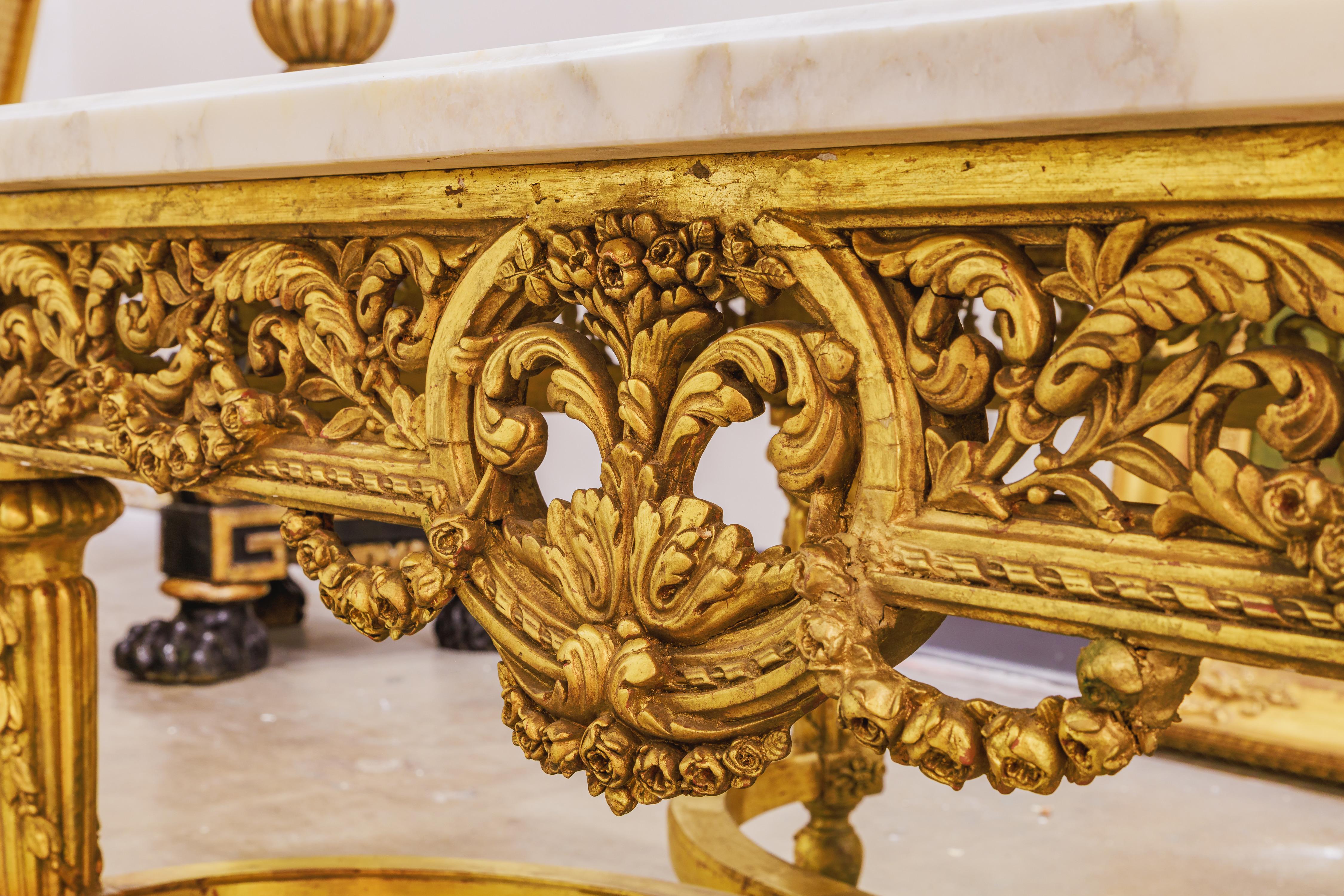 Sculpté à la main Une très belle  Cocktail français Louis XVI du 19ème siècle, sculpté en vermeil et finement détaillé. en vente