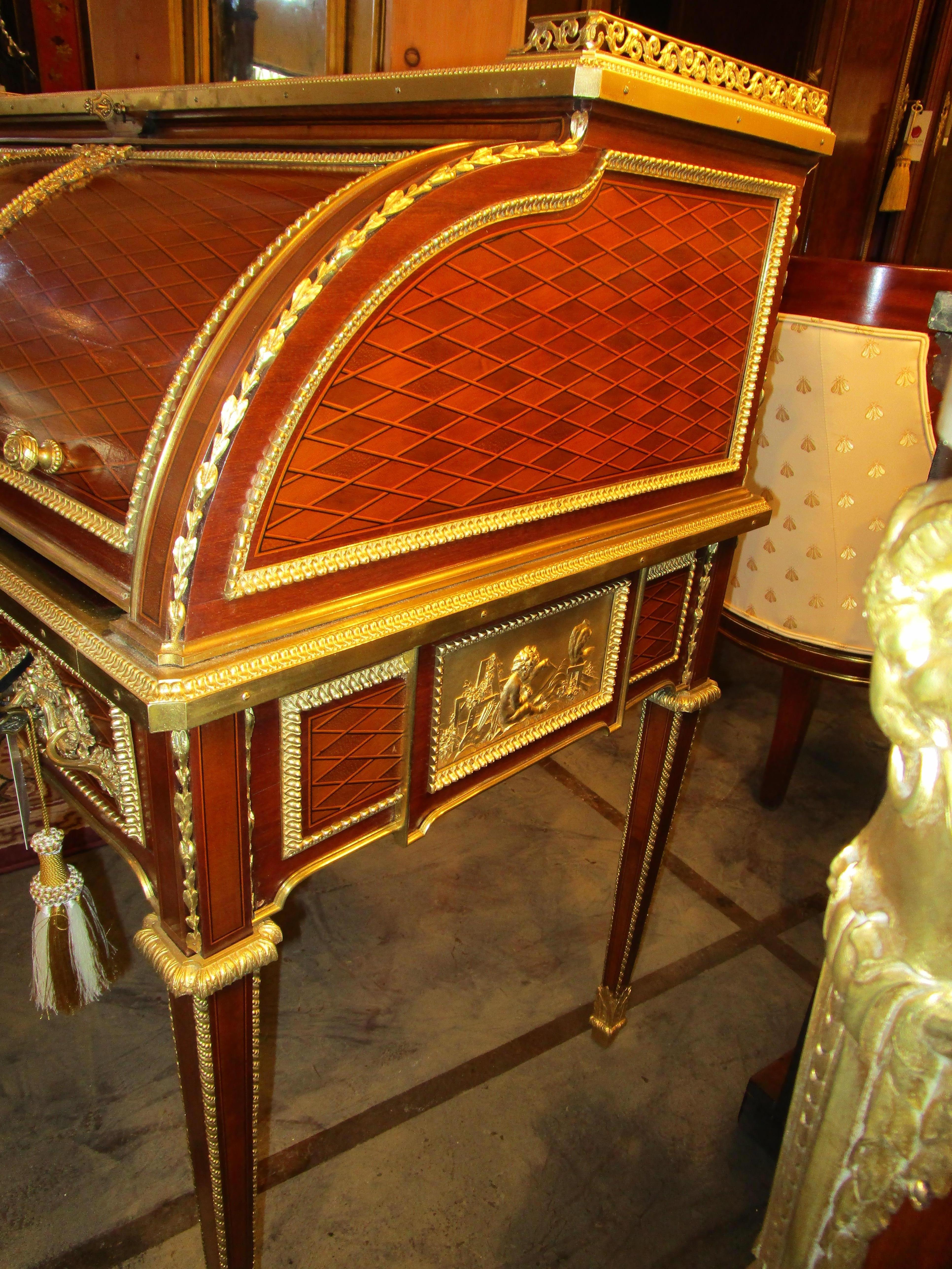 Parqueterie Très beau bureau à cylindre Louis XVI du XIXe siècle signé A Beurdeley Paris en vente