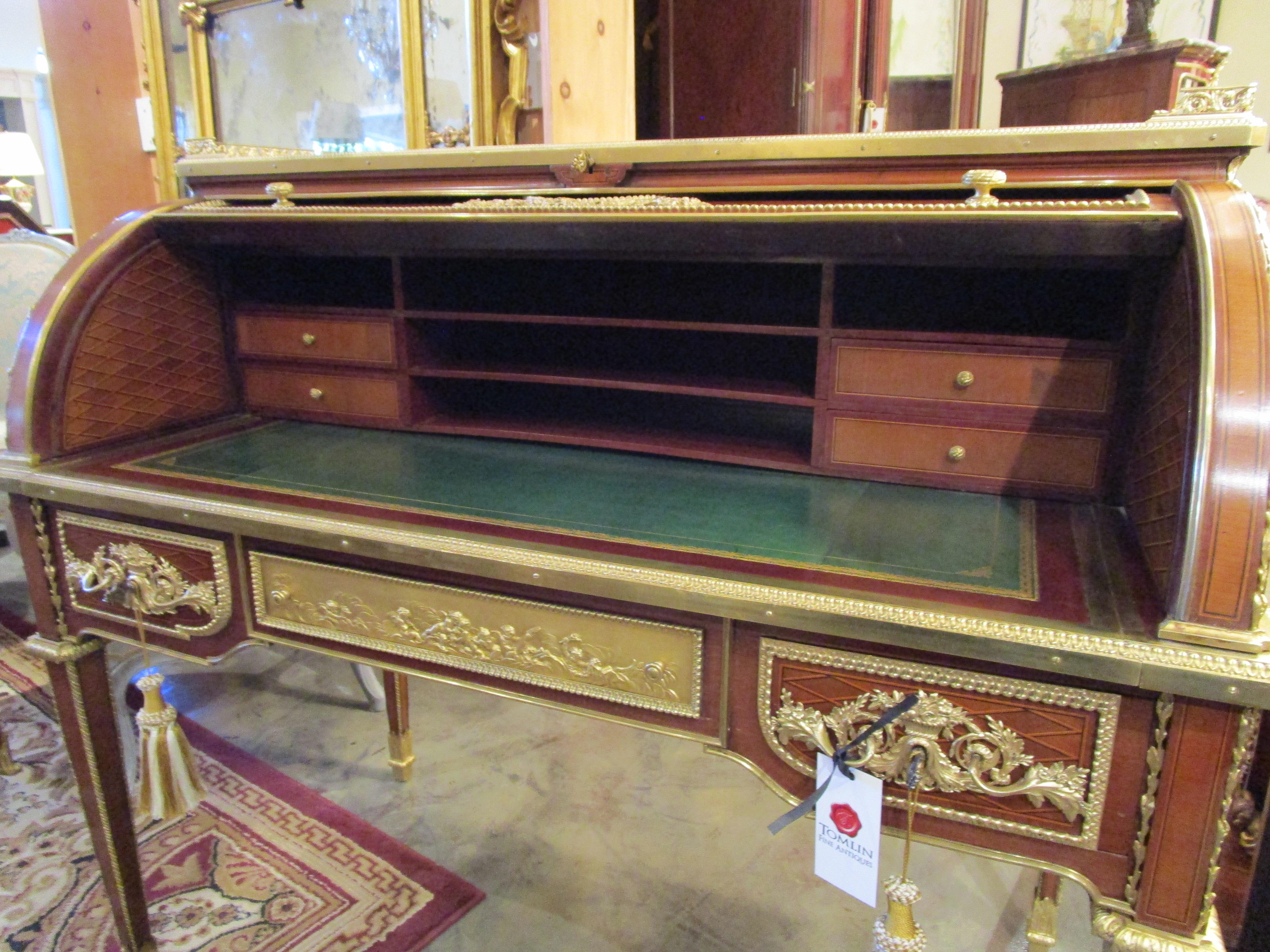 Très beau bureau à cylindre Louis XVI du XIXe siècle signé A Beurdeley Paris en vente 2