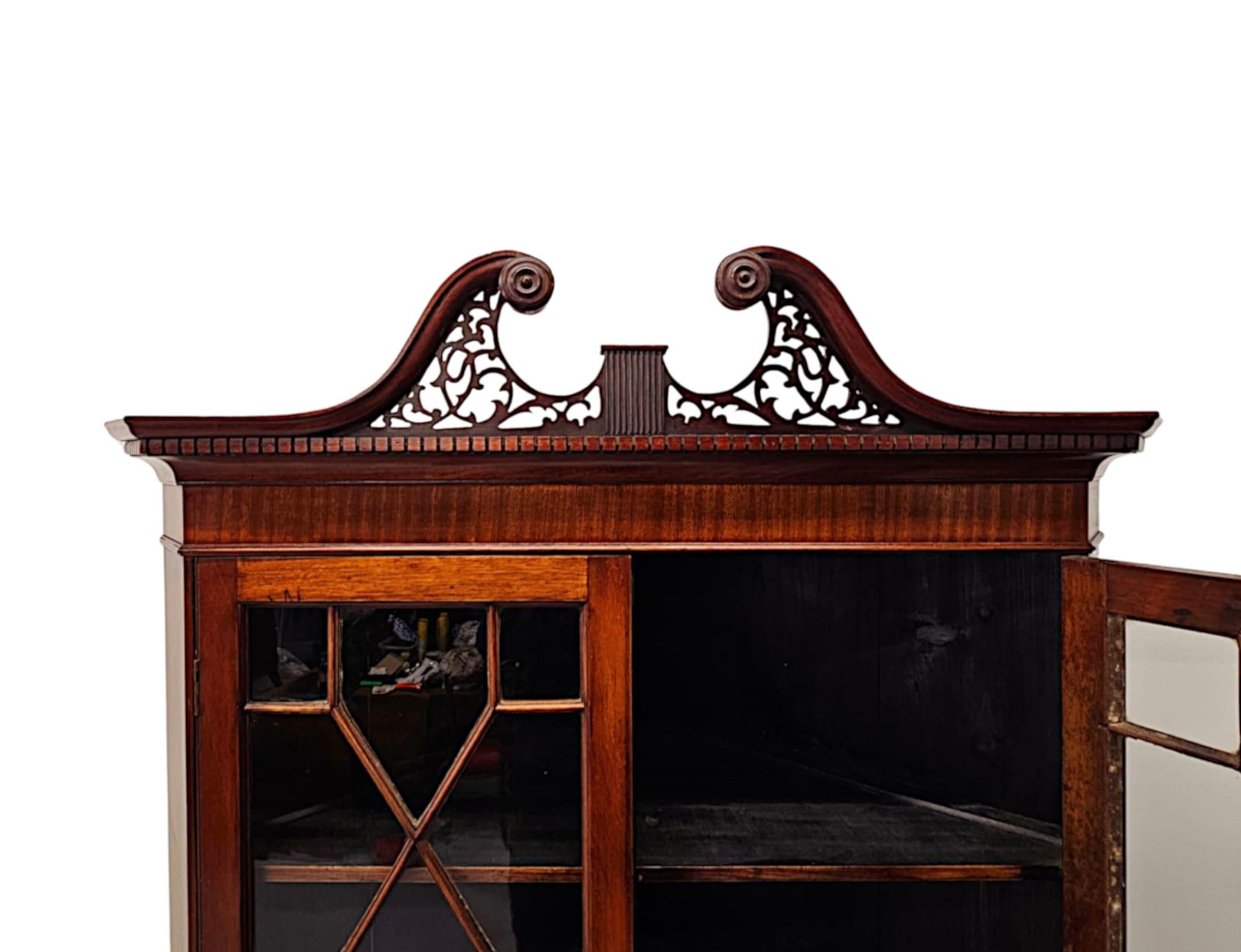A Very Fine 19th Century Georgian Style Corner Cabinet In Good Condition For Sale In Dublin, IE
