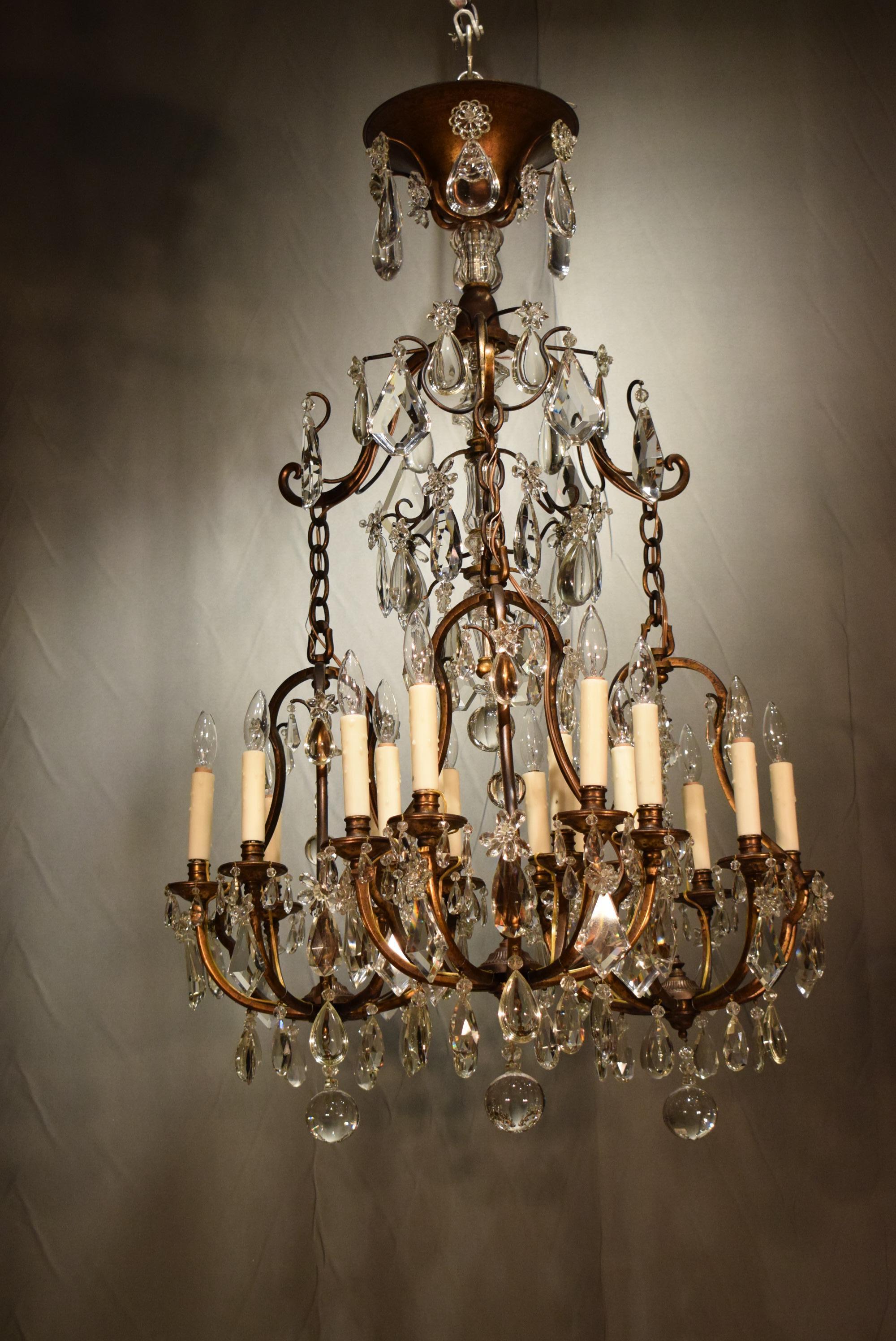 Very Fine 19th Century Gilt Bronze and Crystal Chandelier For Sale 1