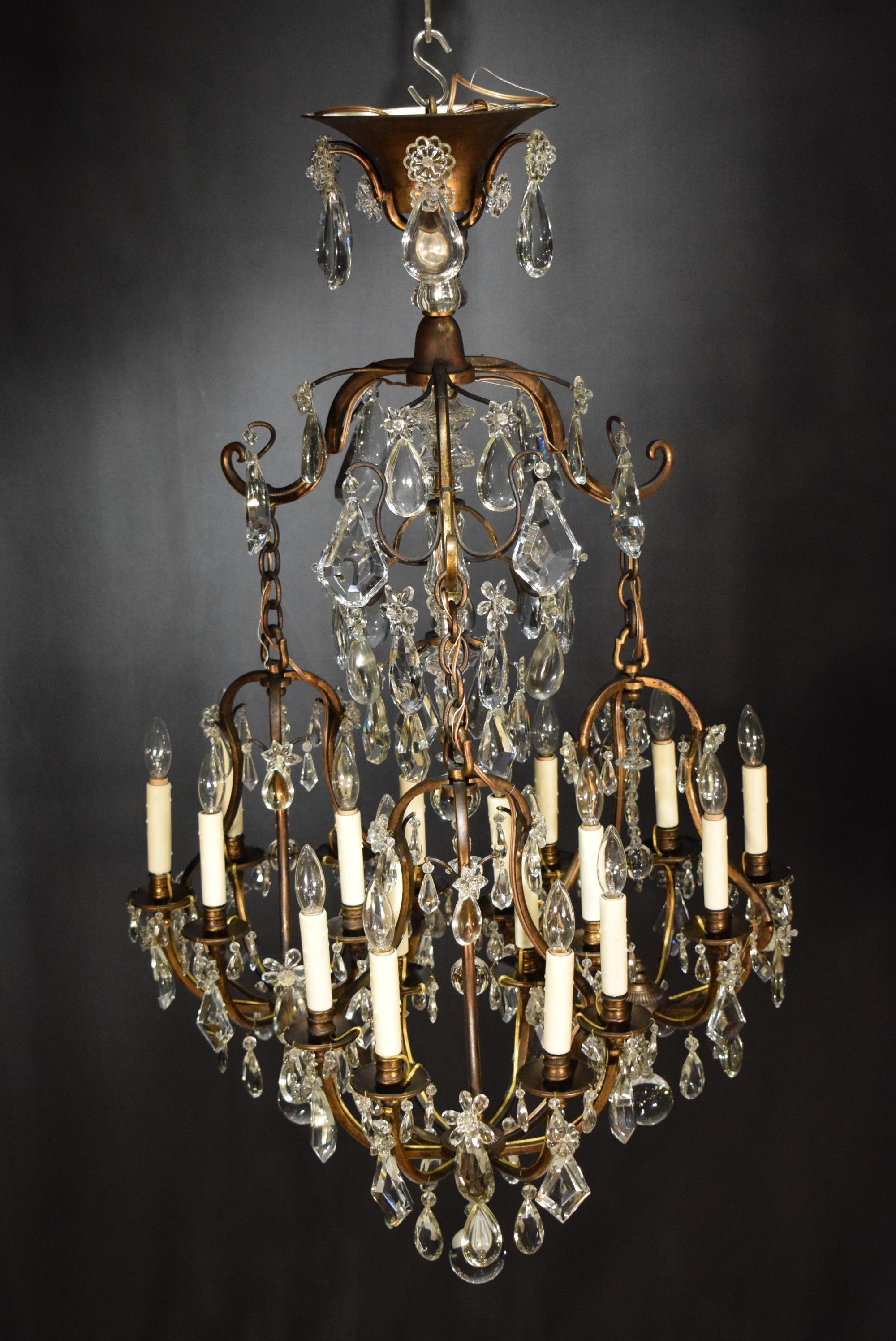 Very Fine 19th Century Gilt Bronze and Crystal Chandelier For Sale 2