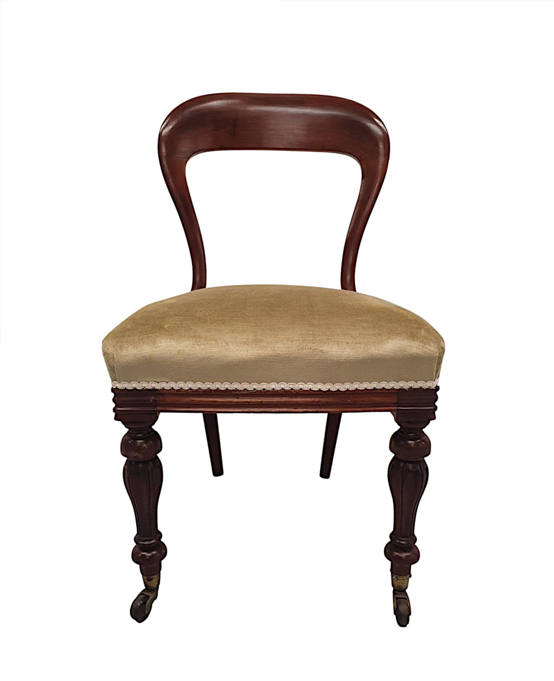 XIXe siècle Très bel ensemble irlandais de douze chaises de salle à manger du 19ème siècle par Strahan de Dublin en vente