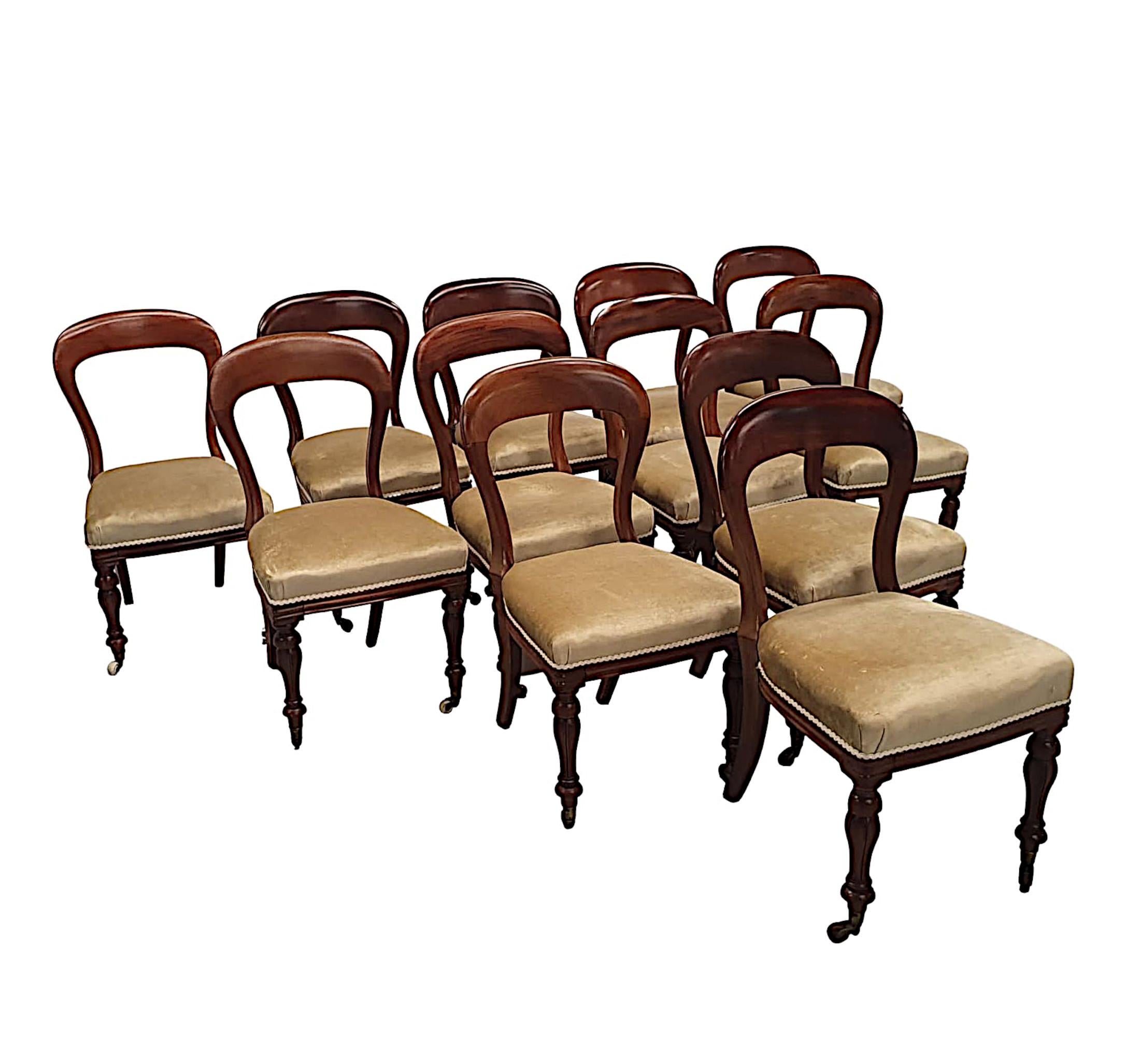 Très bel ensemble irlandais de douze chaises de salle à manger du 19ème siècle par Strahan de Dublin en vente 1