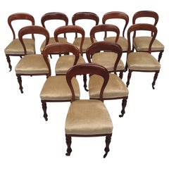 Très bel ensemble irlandais de douze chaises de salle à manger du 19ème siècle par Strahan de Dublin