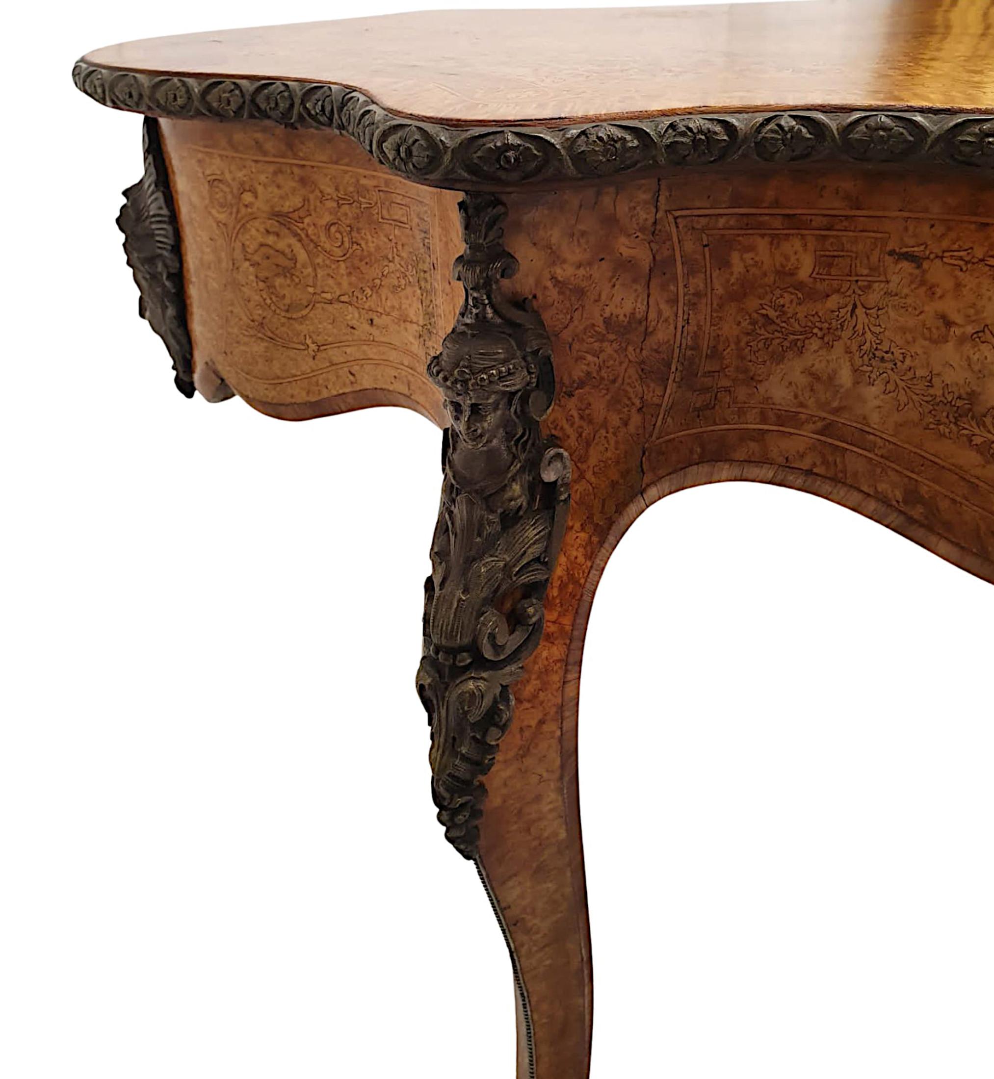 Ein sehr schöner Intarsien-Schreibtisch oder Bibliothekstisch aus dem 19. Jahrhundert  im Angebot 1