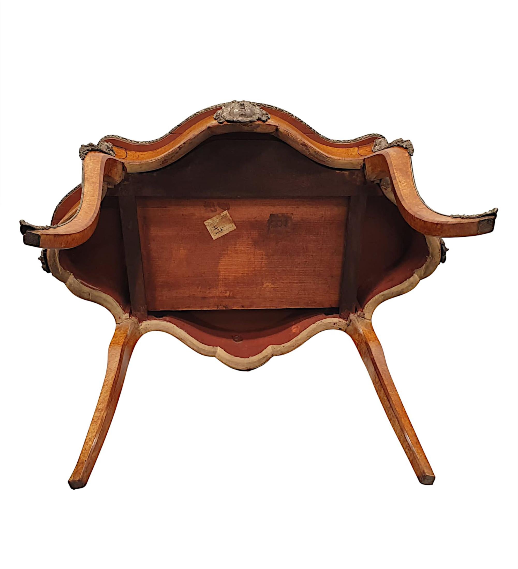 Ein sehr schöner Intarsien-Schreibtisch oder Bibliothekstisch aus dem 19. Jahrhundert  im Angebot 3