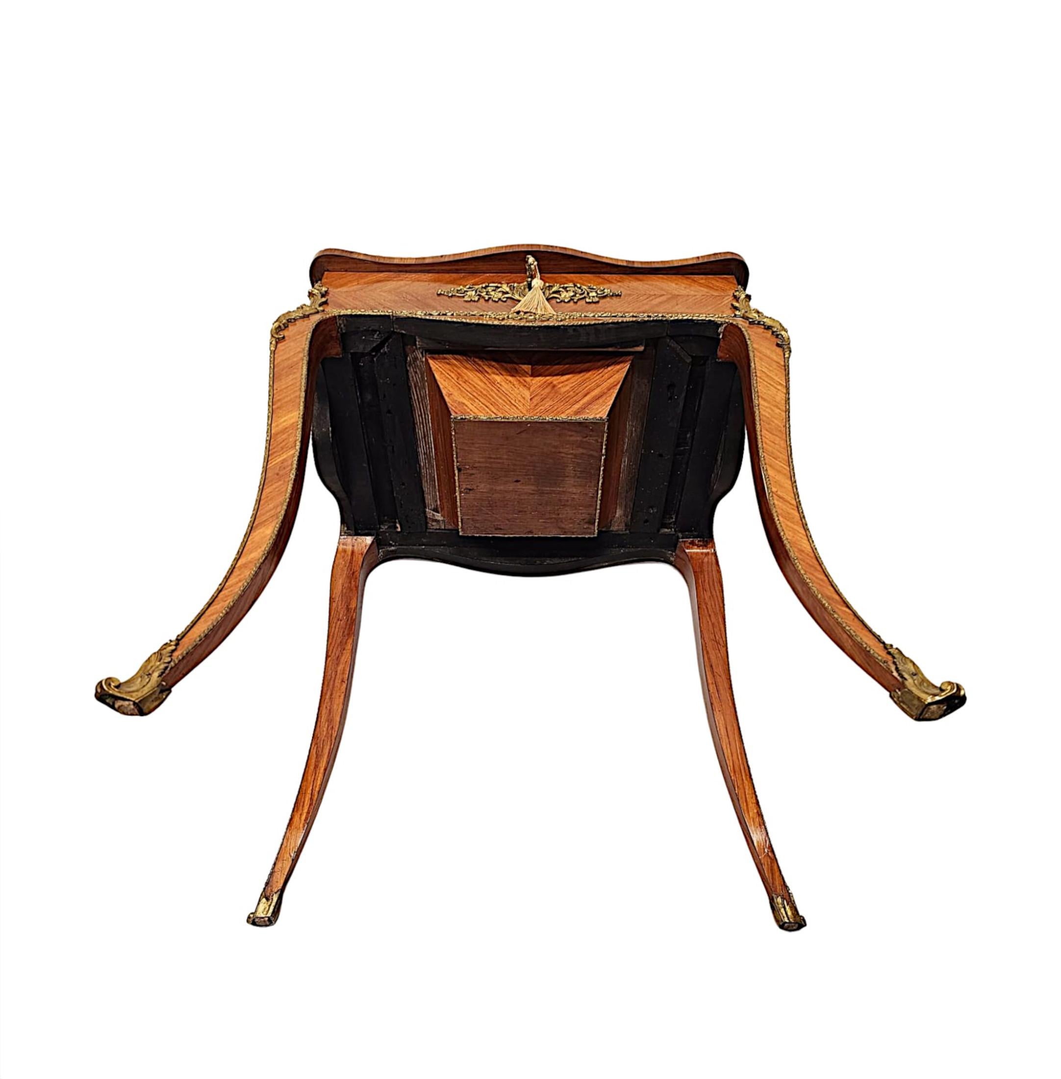 Très belle table d'appoint ou boîte de travail pour femmes du 19ème siècle montée en bronze doré en vente 4