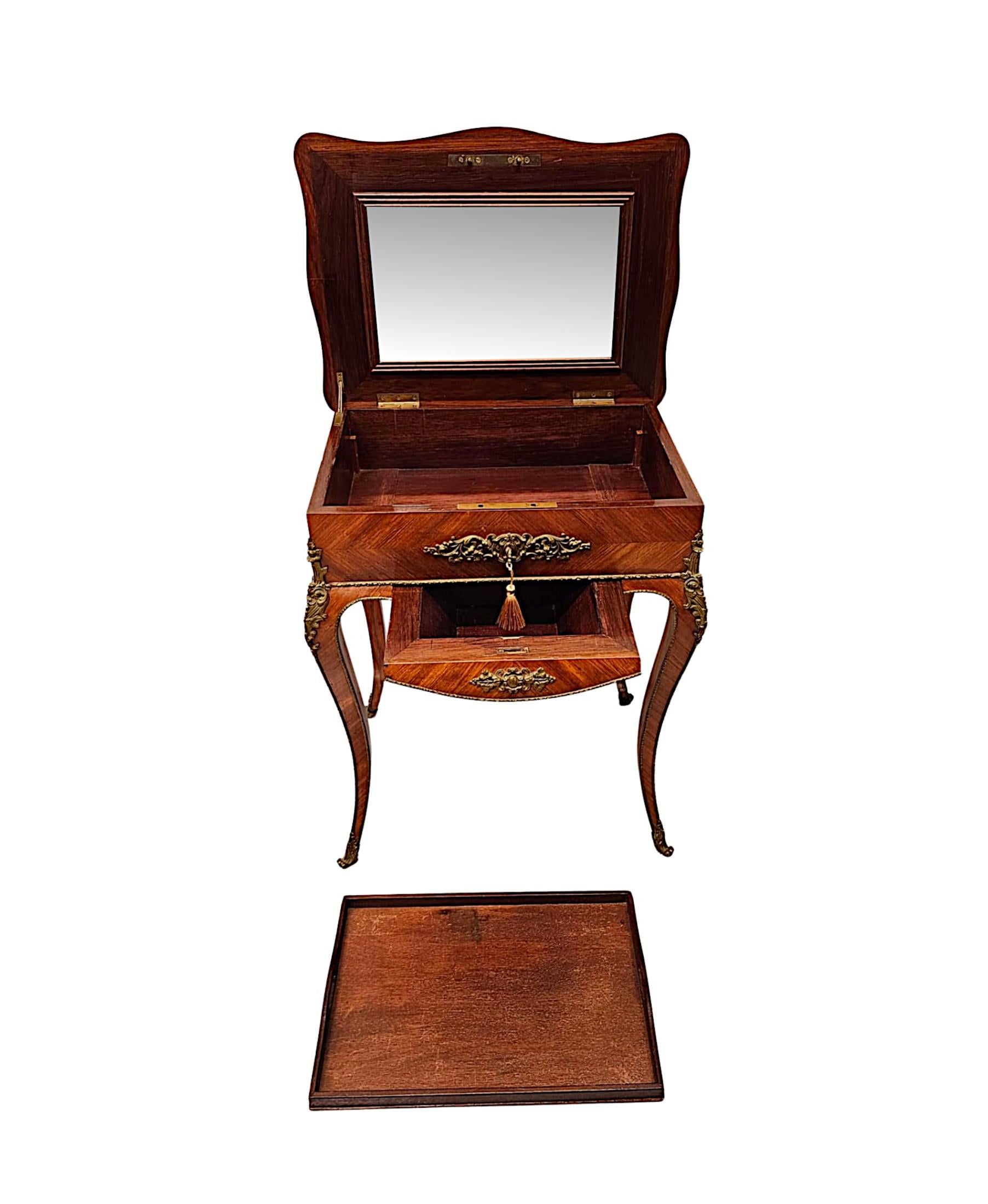 Verre Très belle table d'appoint ou boîte de travail pour femmes du 19ème siècle montée en bronze doré en vente