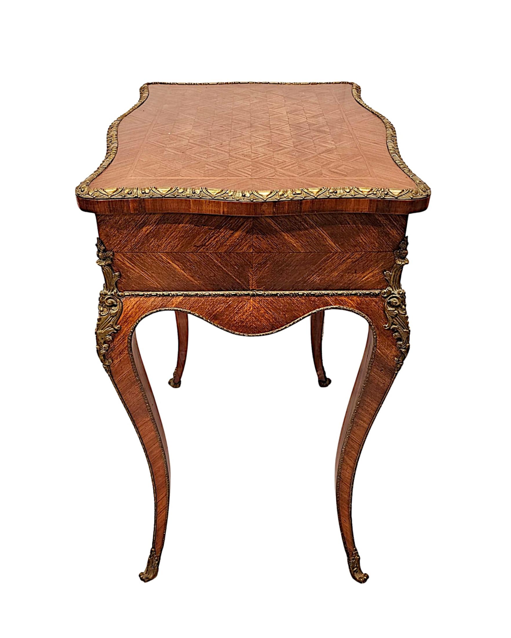 Très belle table d'appoint ou boîte de travail pour femmes du 19ème siècle montée en bronze doré en vente 1