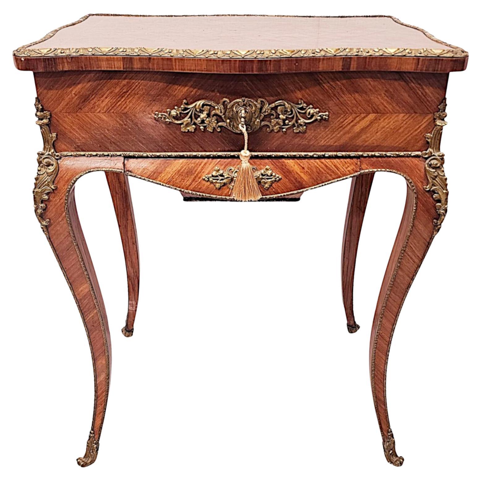Très belle table d'appoint ou boîte de travail pour femmes du 19ème siècle montée en bronze doré