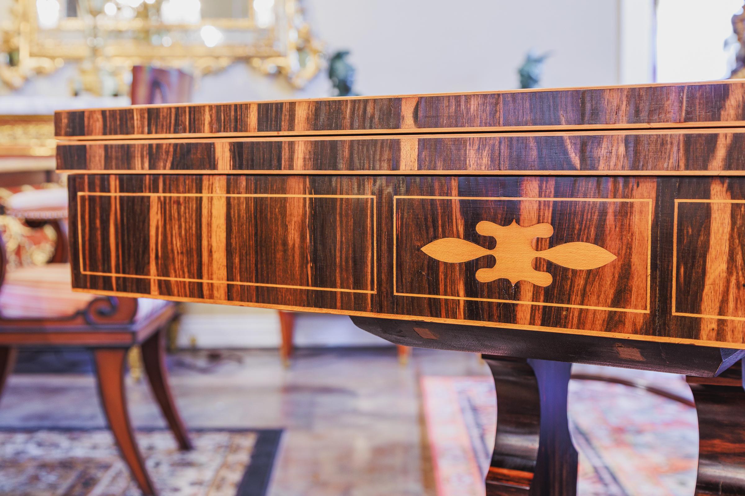 Very Fine 19th Century Regency Calamander and Inlaid Game Table In Good Condition In Dallas, TX