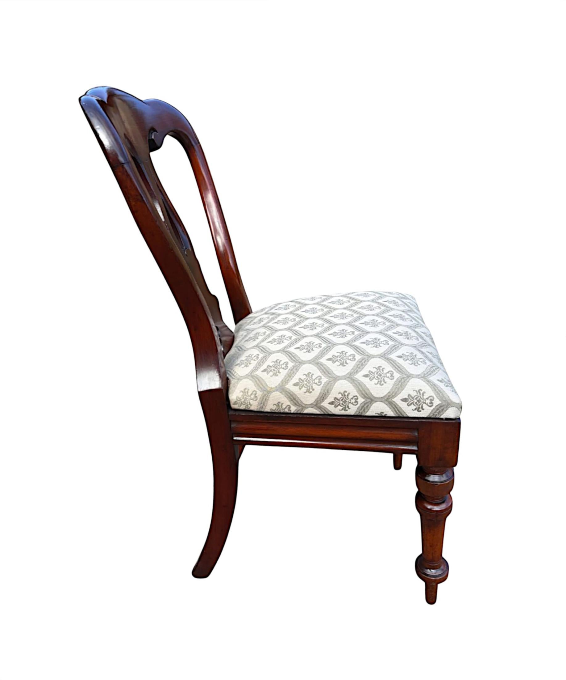 Inglese Un raffinato set di dodici sedie da pranzo del XIX secolo in vendita