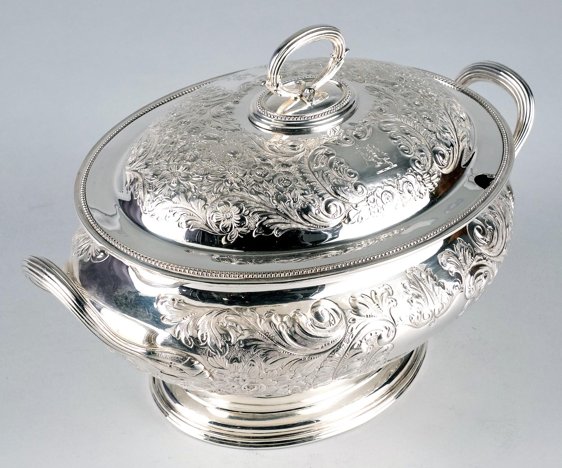 Gravé Très belle soupière à couvercle en métal argenté du 19ème siècle par Elkington & Company en vente