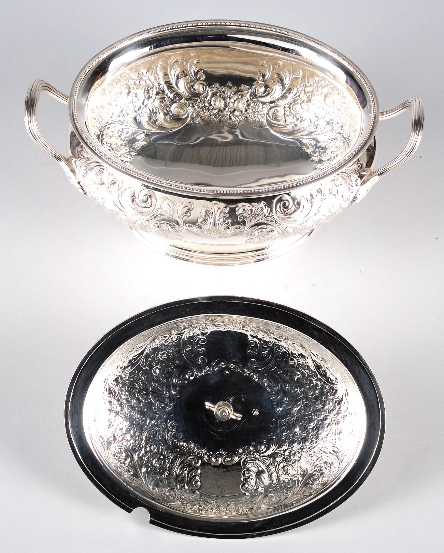 XIXe siècle Très belle soupière à couvercle en métal argenté du 19ème siècle par Elkington & Company en vente