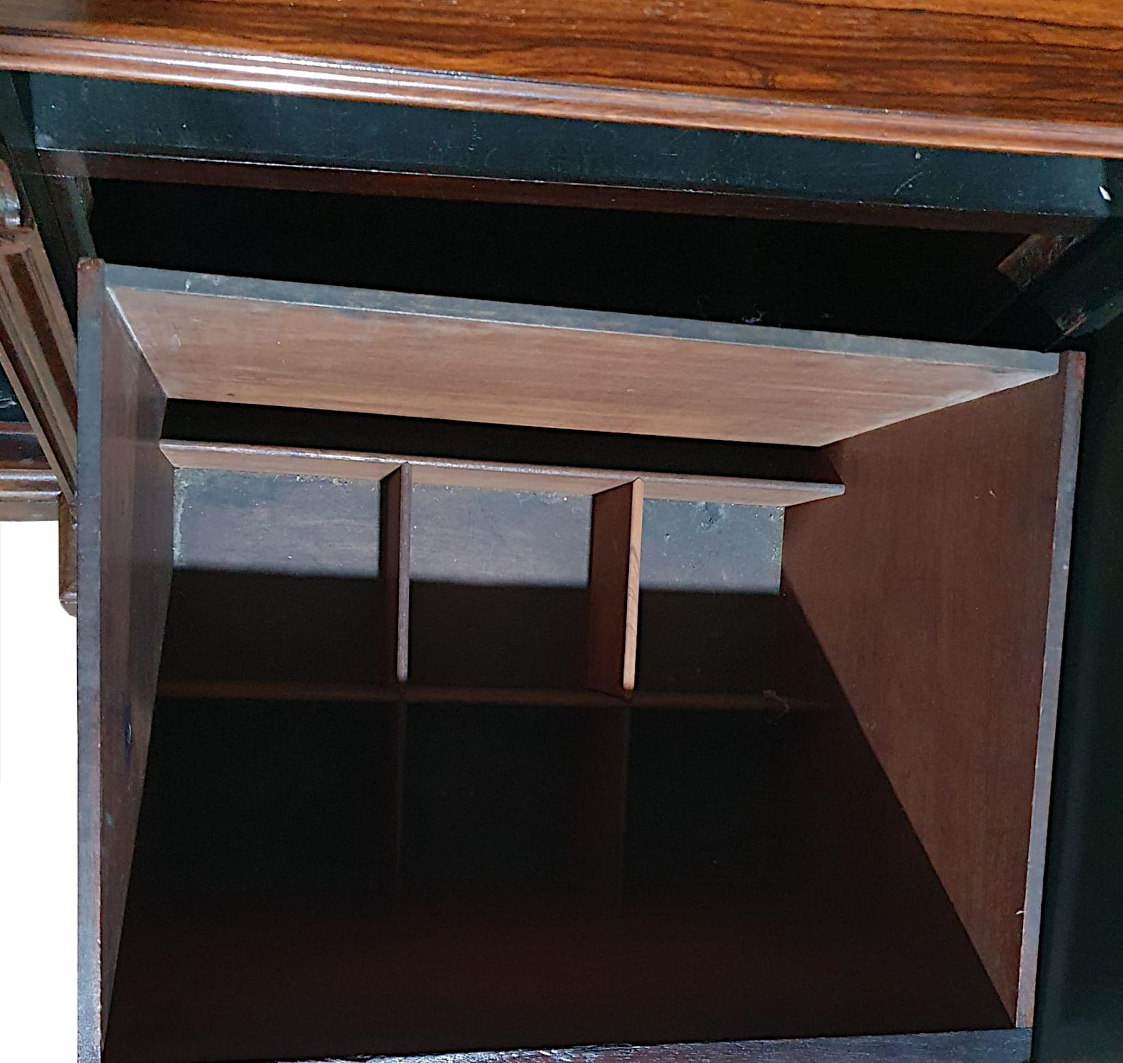 Dreitüriges Bücherregal mit Türverschluss aus dem 19. Jahrhundert im Angebot 6