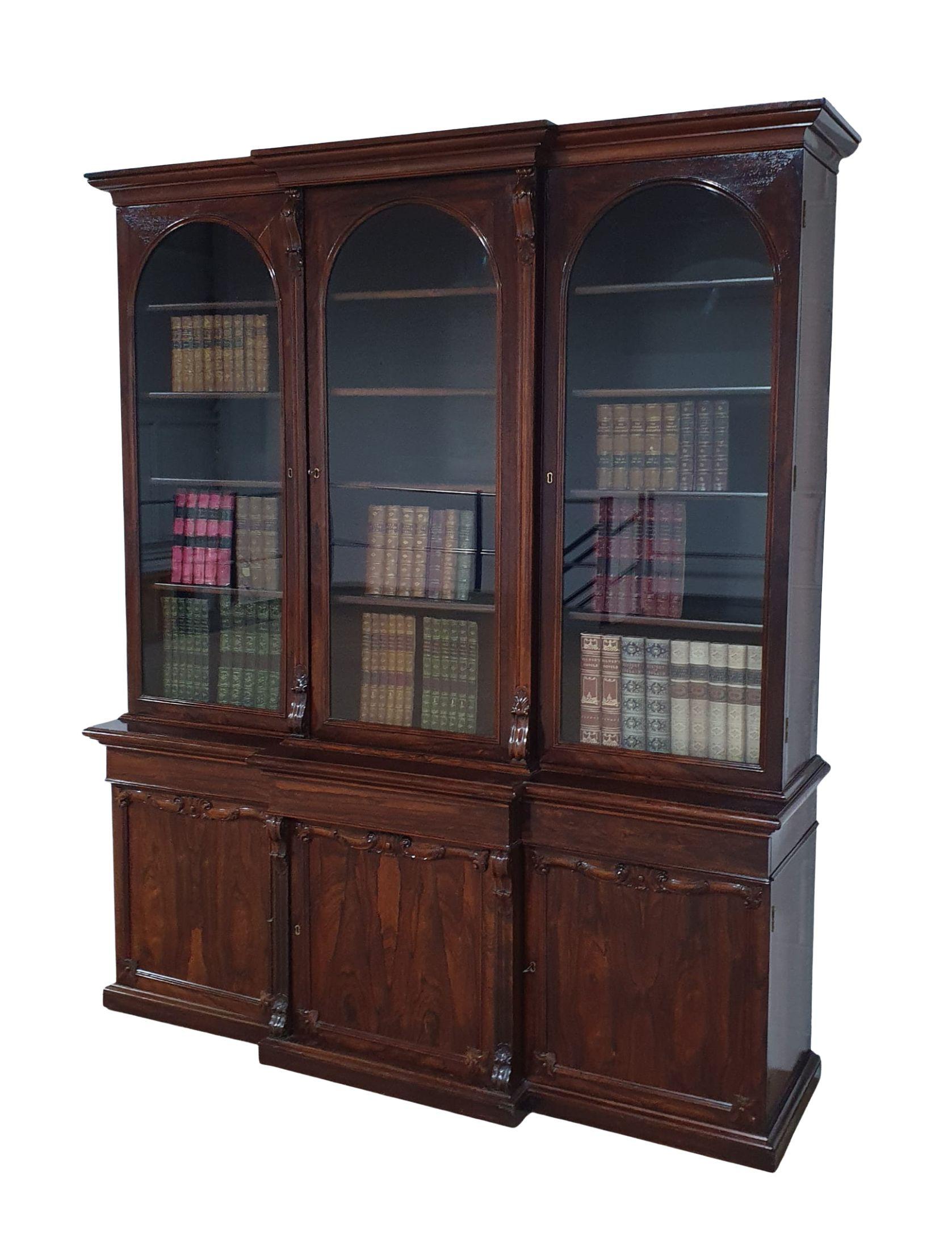 Very Fine 19th Century Three Door Breakfront Bookcase In Good Condition For Sale In Dublin, IE