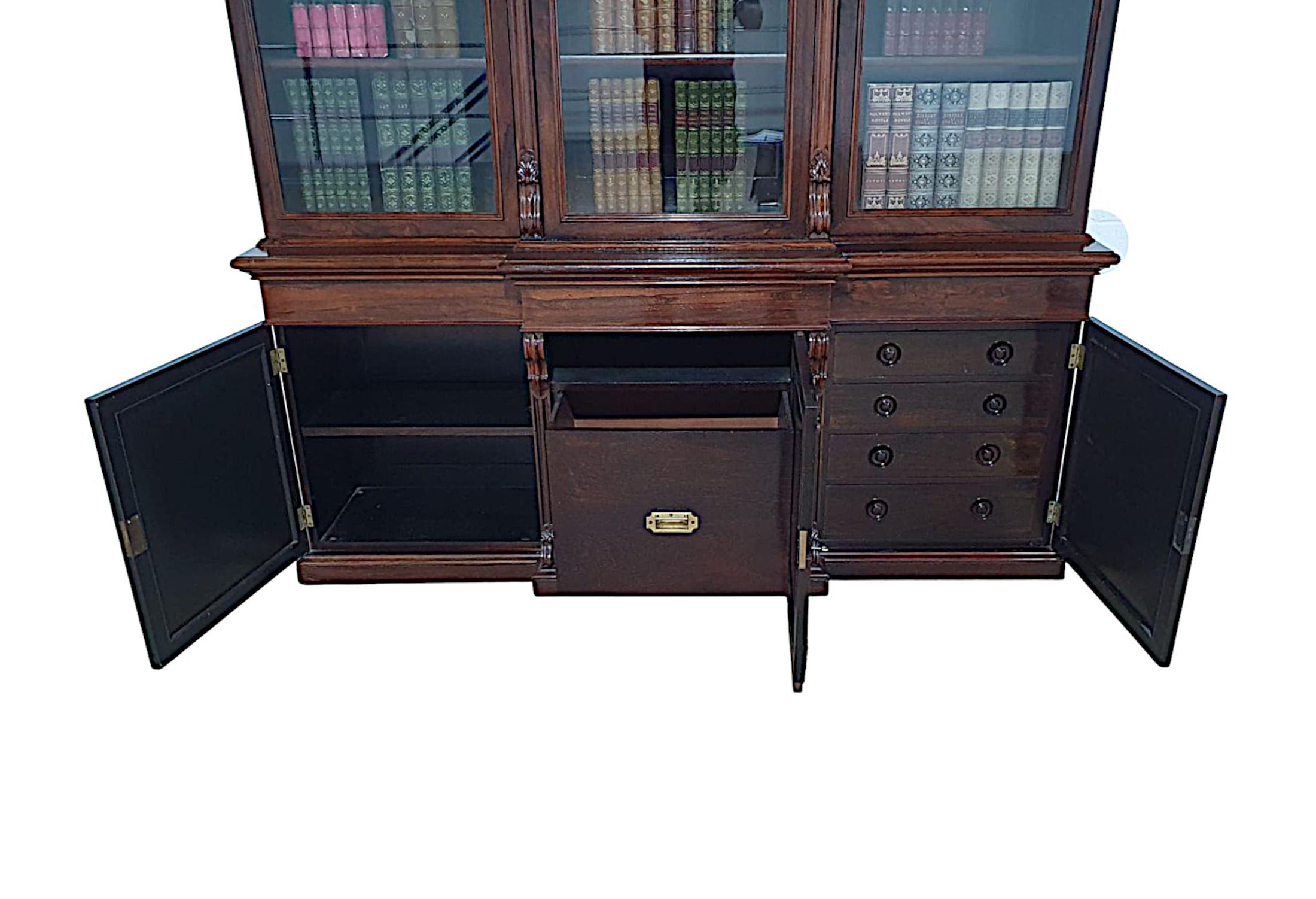 Dreitüriges Bücherregal mit Türverschluss aus dem 19. Jahrhundert im Angebot 3
