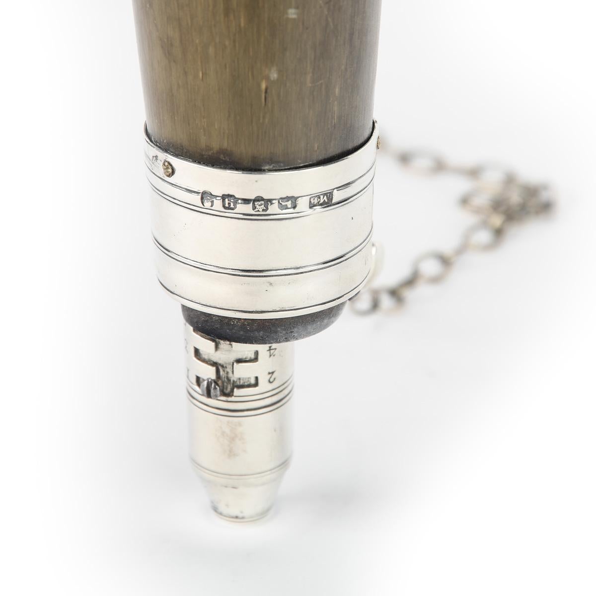 A Very Fine and Historically Significant George III Silver Mounted Powder Horn For Sale 2