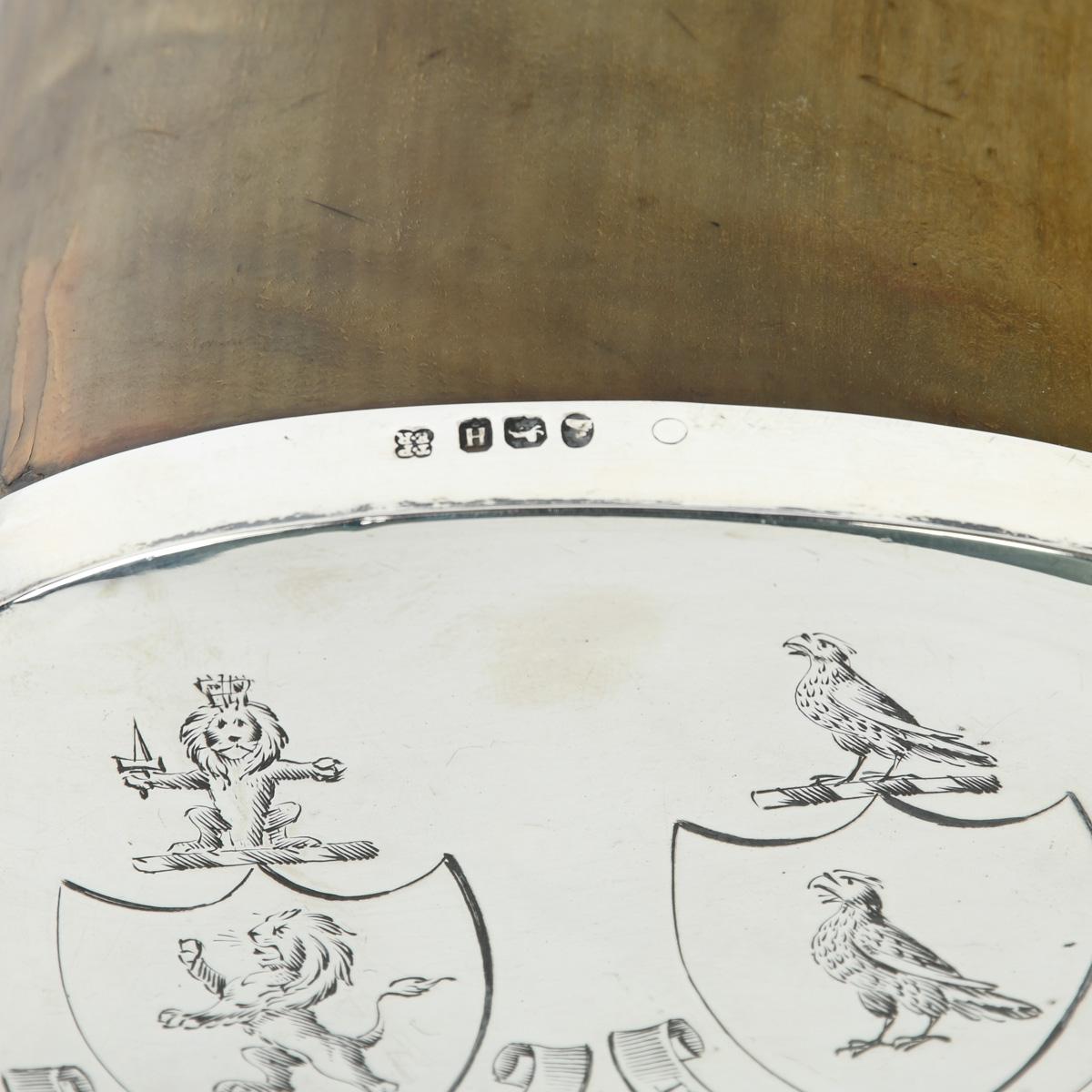 A Very Fine and Historically Significant George III Silver Mounted Powder Horn For Sale 3