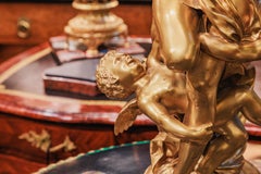 Eine sehr schöne und große französische vergoldete Bronze" Frau mit Putten" L Madrassi aus dem 19. Jahrhundert