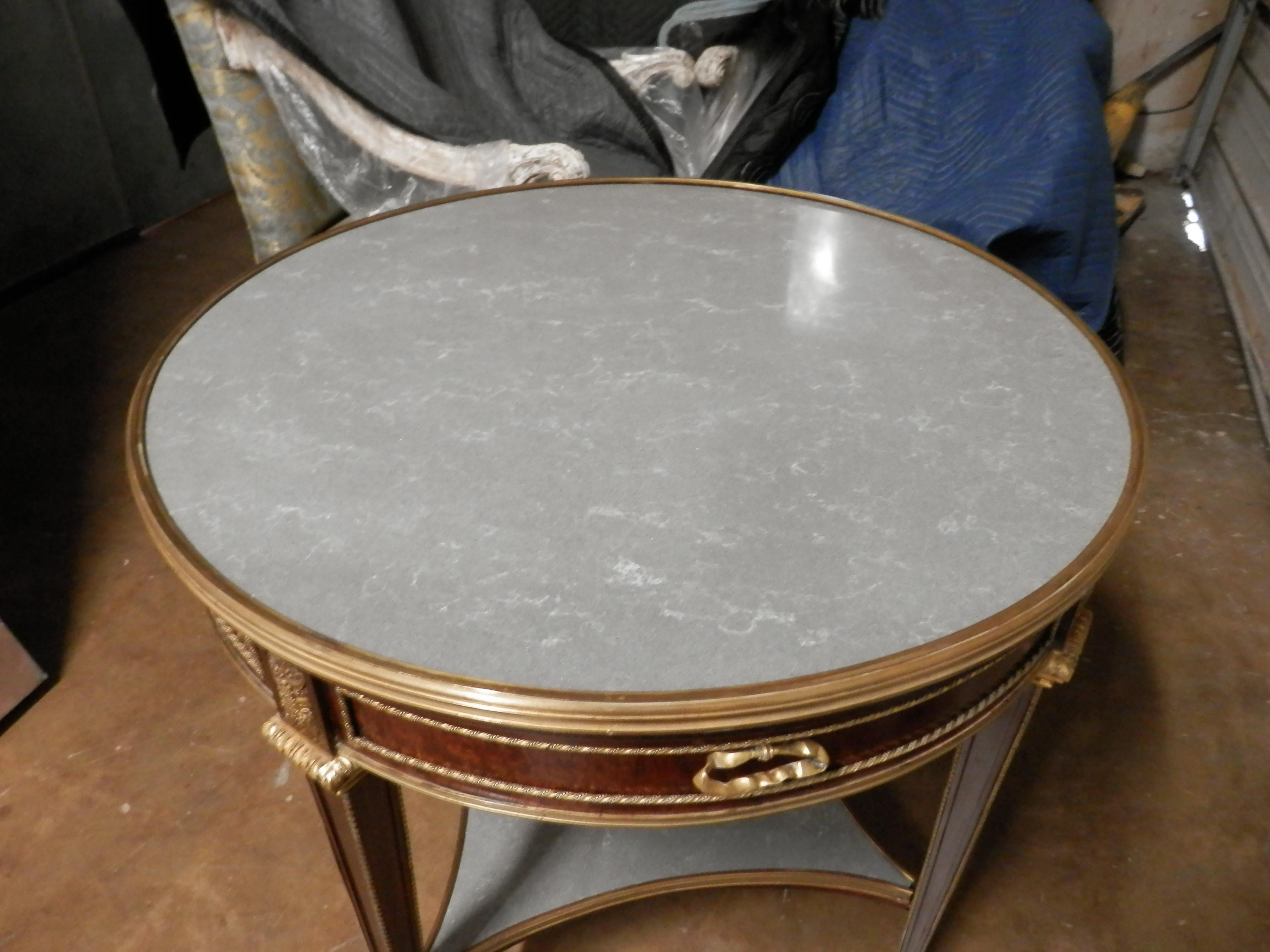 Très belle et rare table centrale Louis XVI française du 19ème siècle attribuée à Durand en vente 2