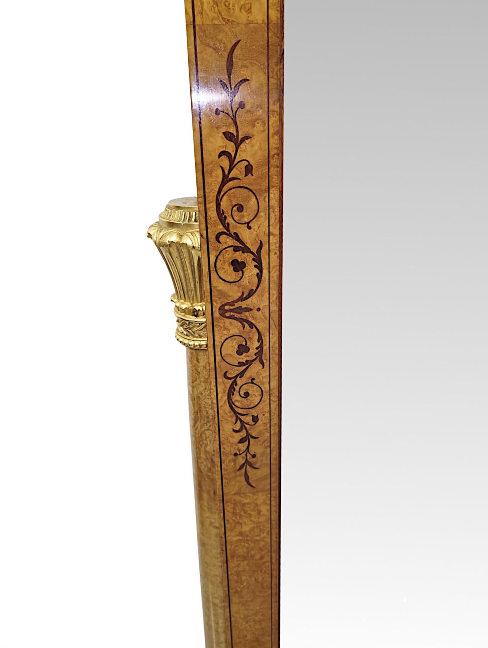 20ième siècle Très beau et inhabituel miroir de cheval en érable piqué incrusté du début du 20e siècle en vente