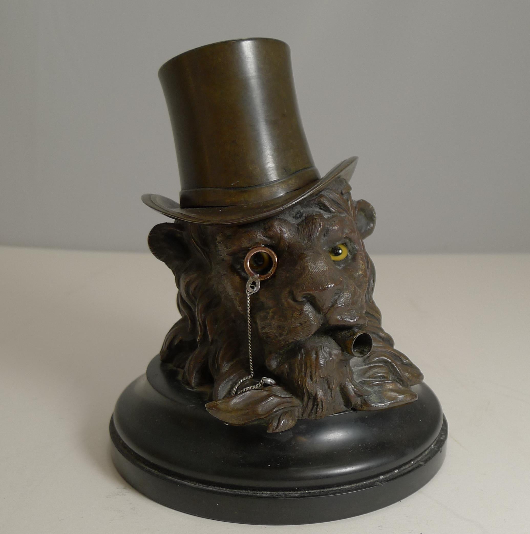 Very Fine Antique Bronze English Lion Inkwell, circa 1860 In Good Condition In Bath, GB