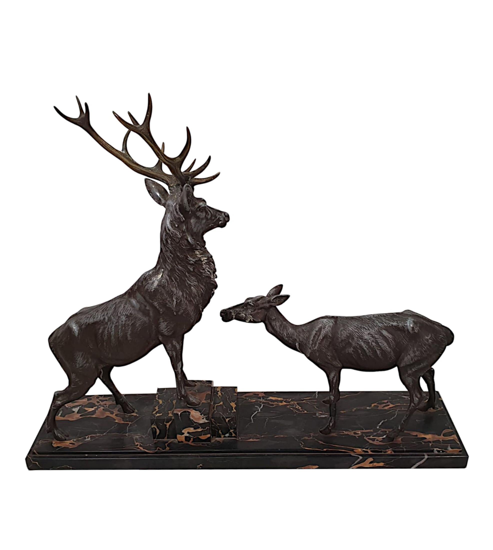 Art déco Très belle sculpture animalière d'un cerf et d'une biche par L.A. Carvin en vente