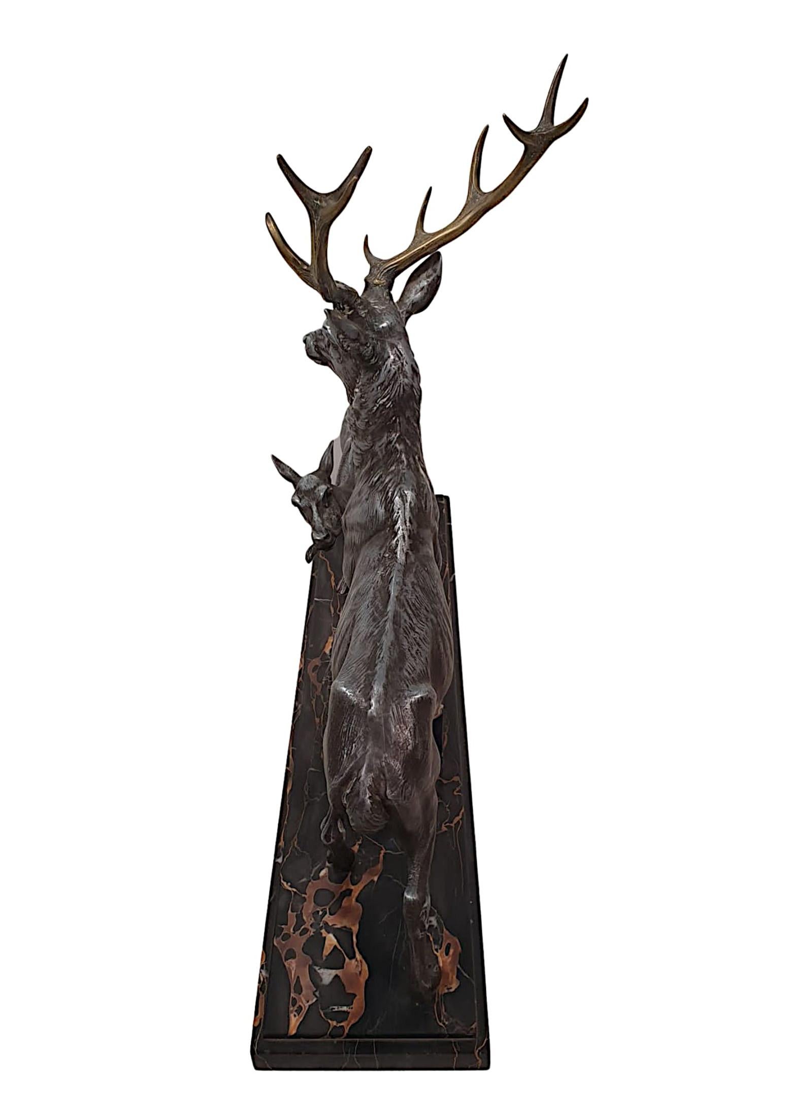 20ième siècle Très belle sculpture animalière d'un cerf et d'une biche par L.A. Carvin en vente