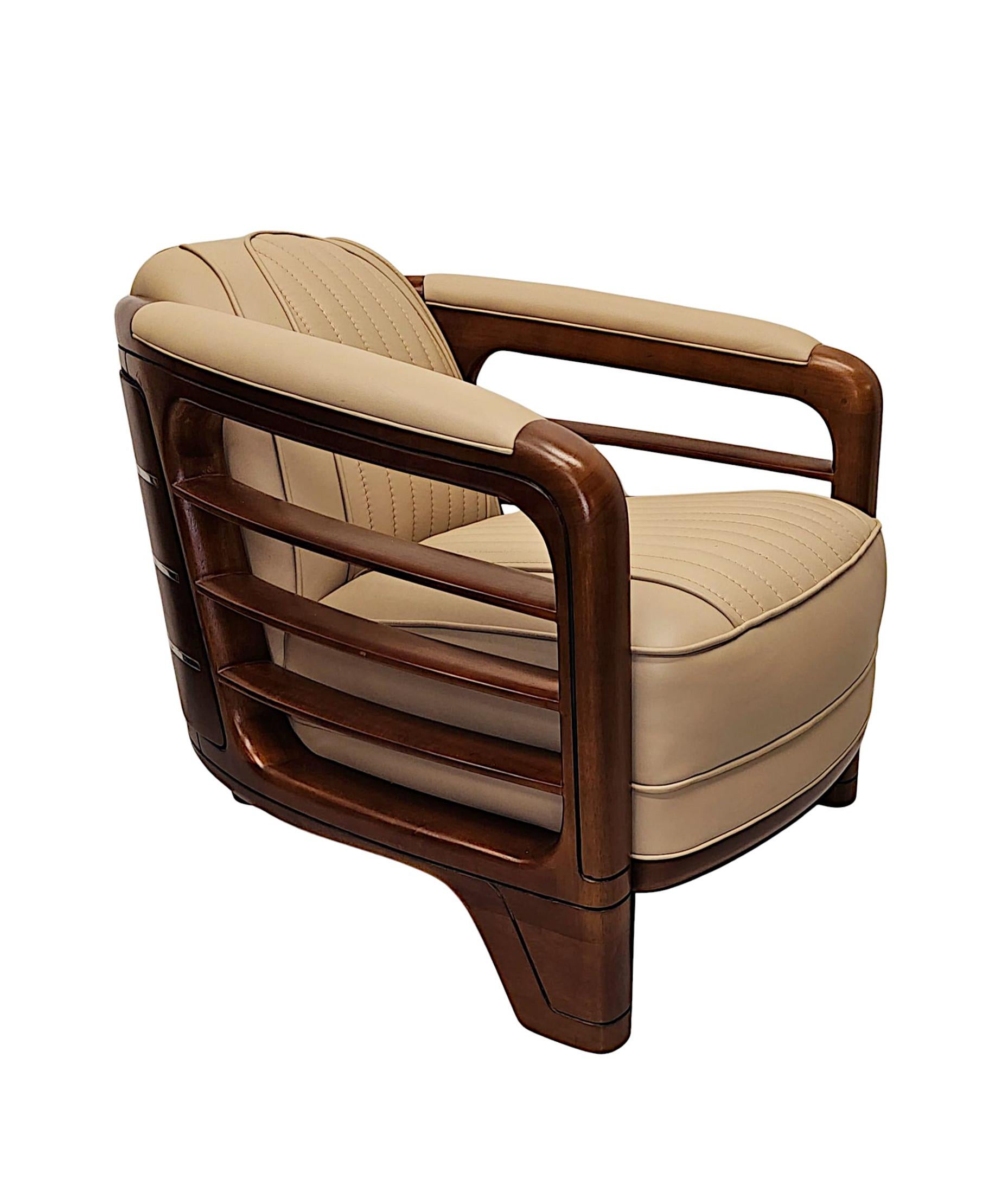 Français Très beau fauteuil en cuir et cerisier de style Diptych Fine Arts en vente