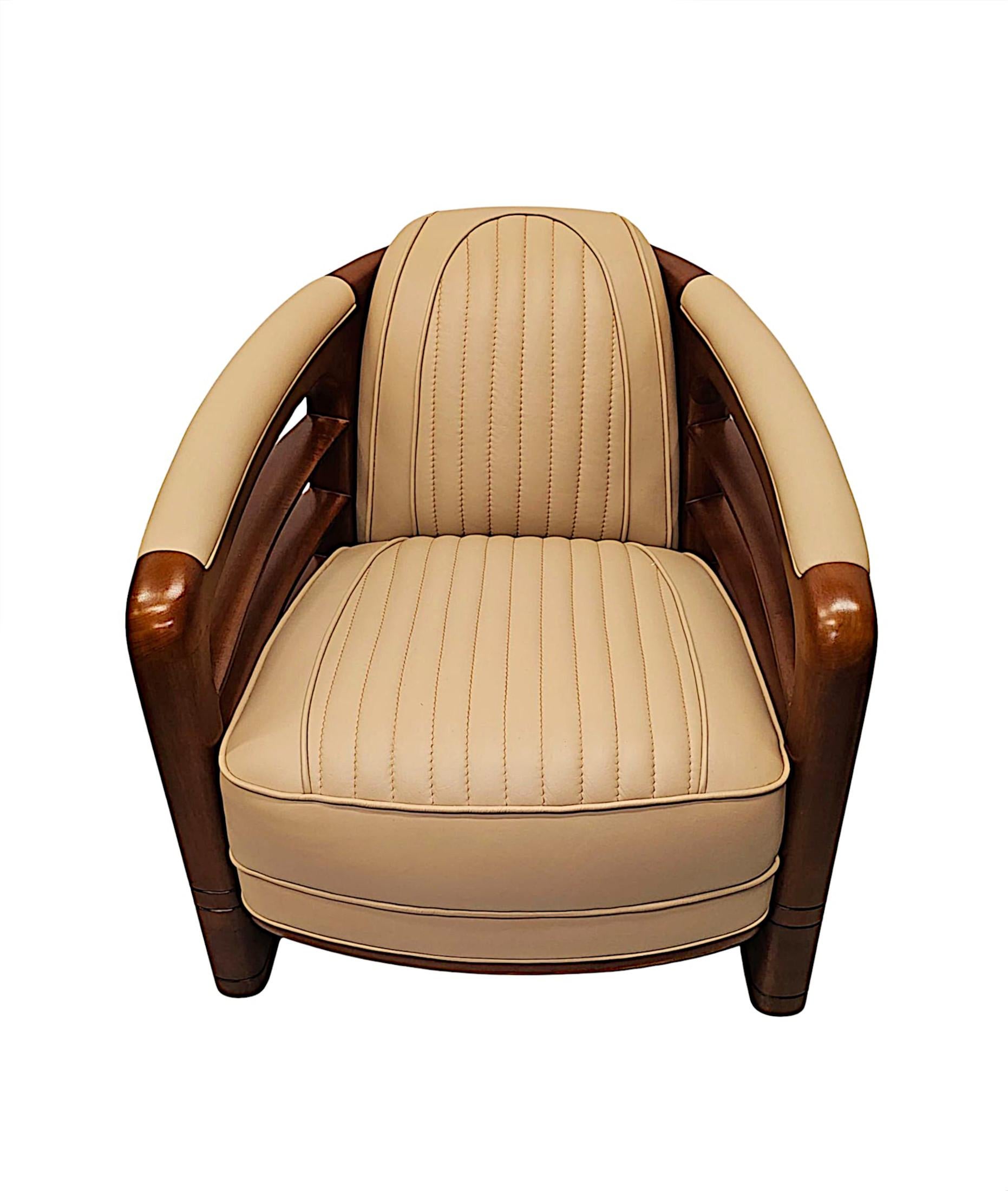 Très beau fauteuil en cuir et cerisier de style Diptych Fine Arts Neuf - En vente à Dublin, IE