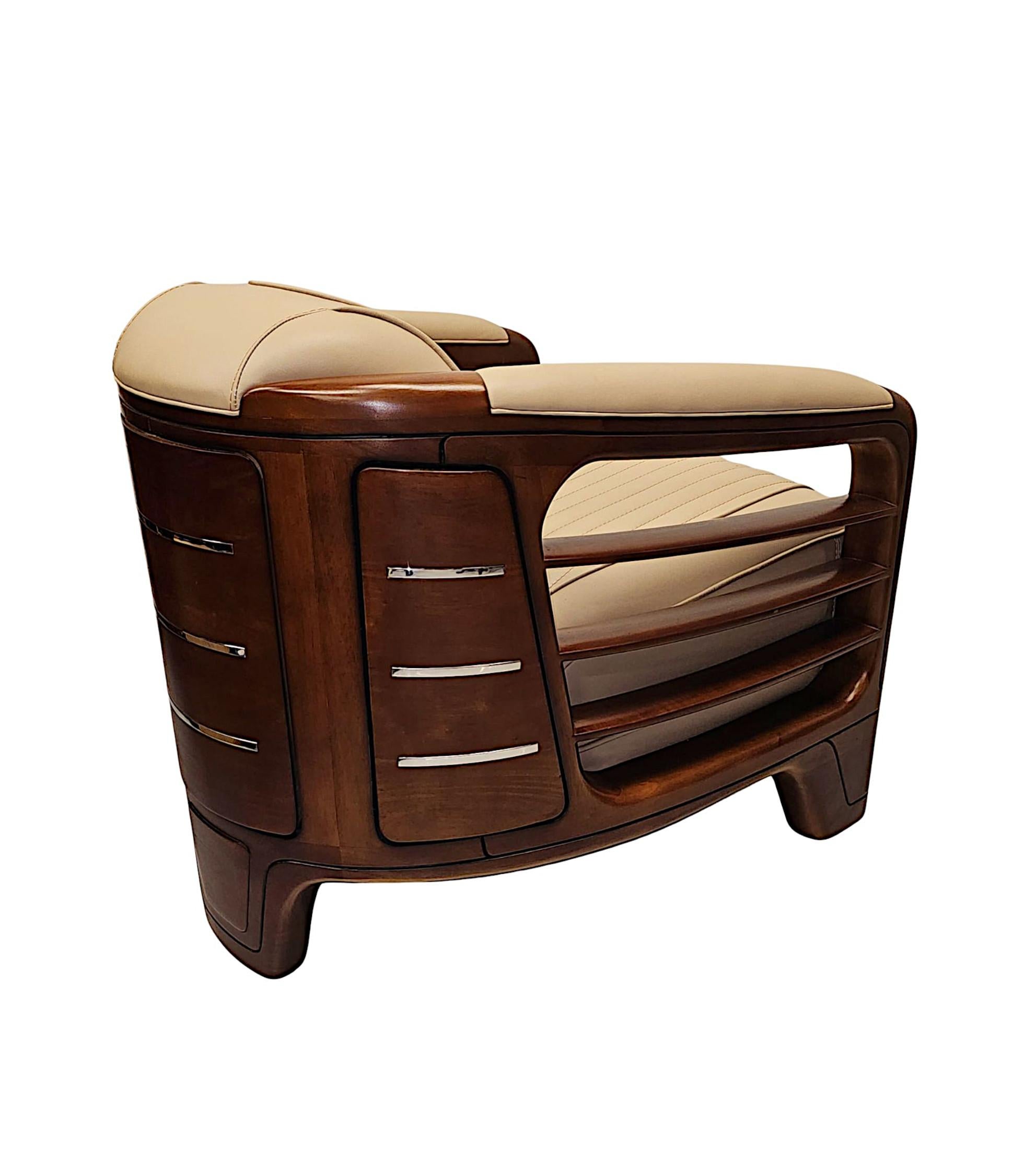 XXIe siècle et contemporain Très beau fauteuil en cuir et cerisier de style Diptych Fine Arts en vente
