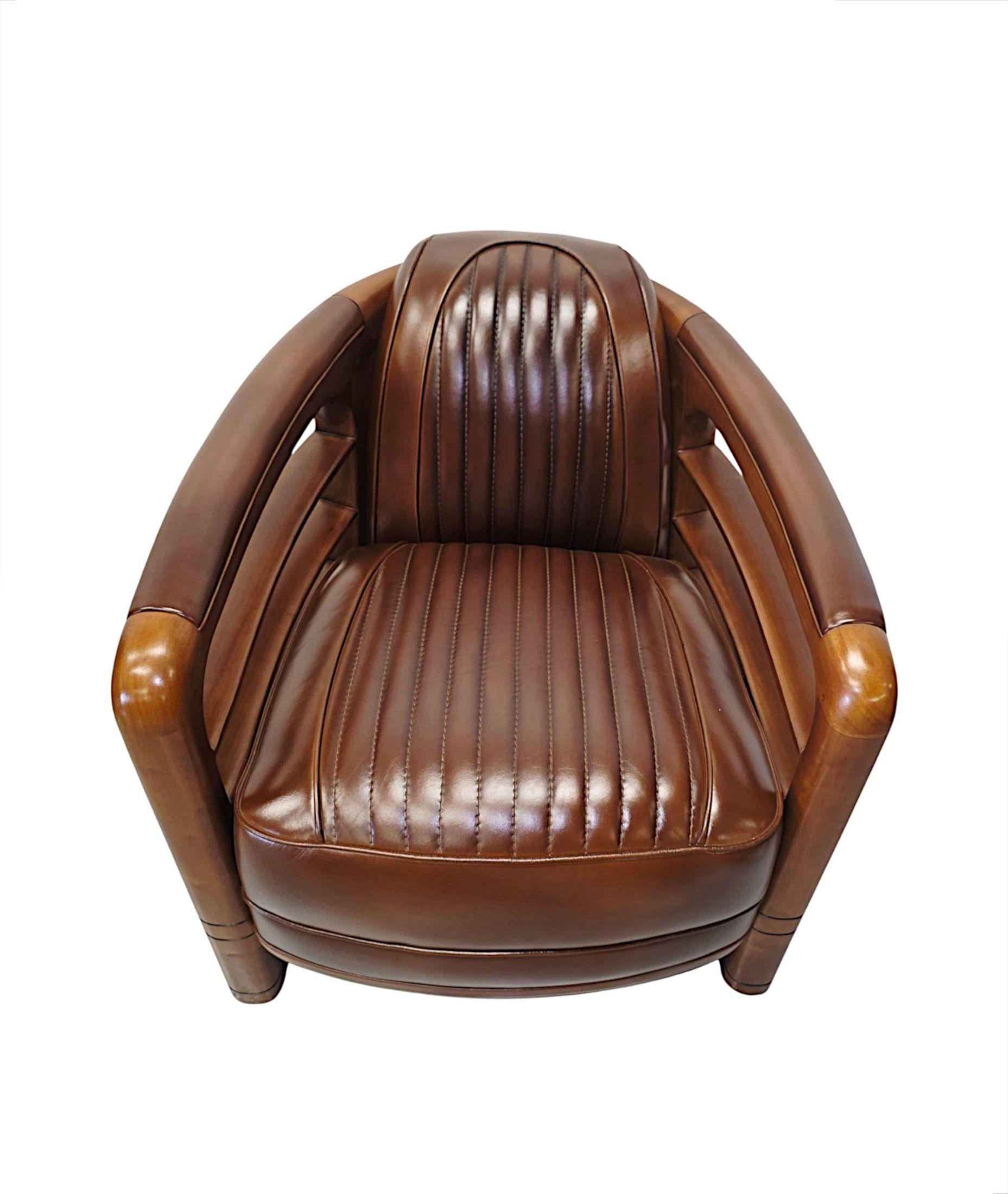 A Very Fine Art Deco Design Walnut and Leather Club Armchair In New Condition For Sale In Dublin, IE