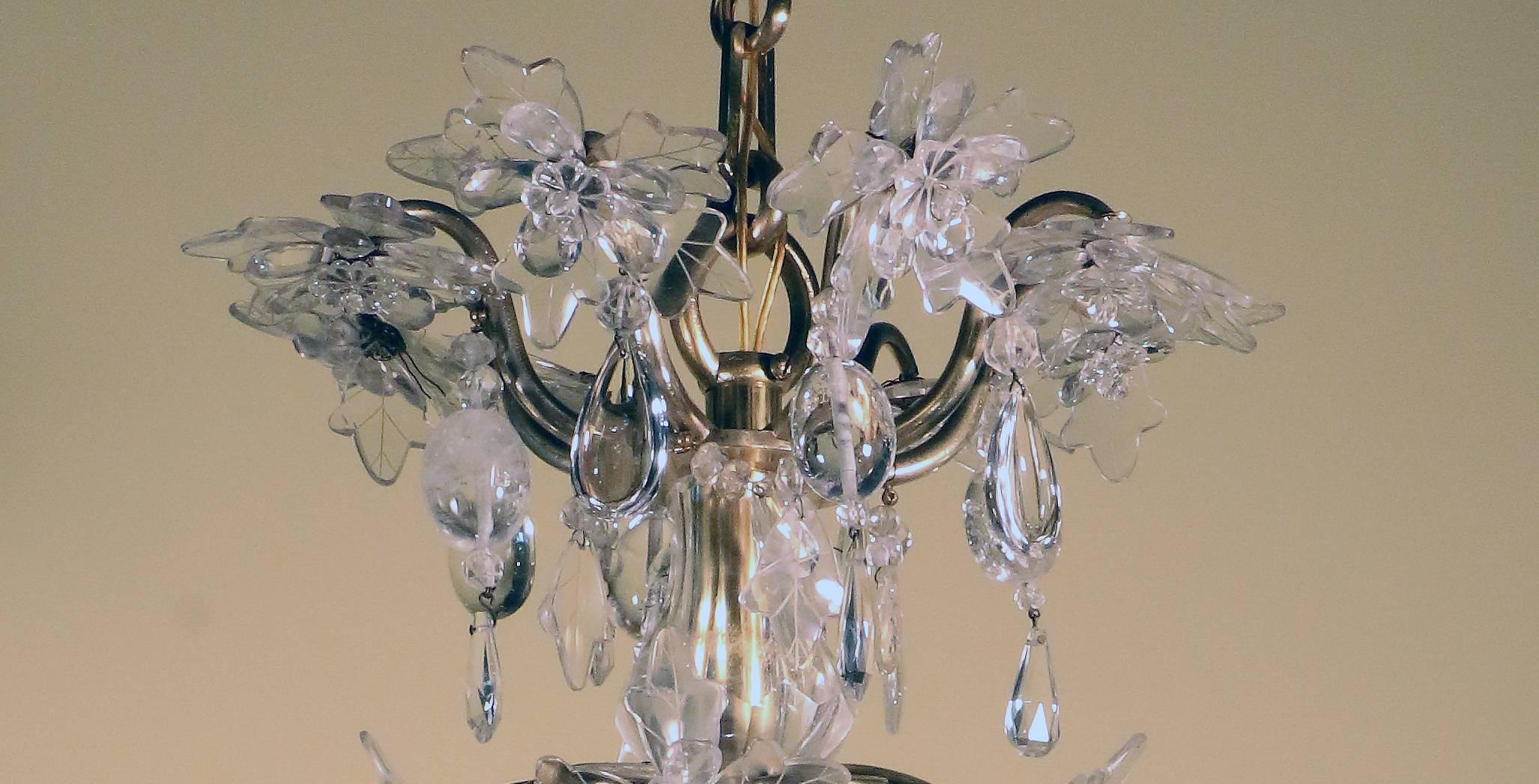 Louis XV Style Rock Crystal and Gilt Bronze Chandelier in Maison Baguès Style In Good Condition For Sale In Montreal, QC