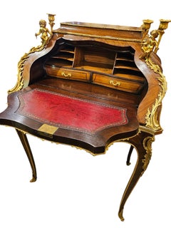 Un raffinato Bureau de Dame con montatura in ormù del XIX secolo della Maison Mottheau
