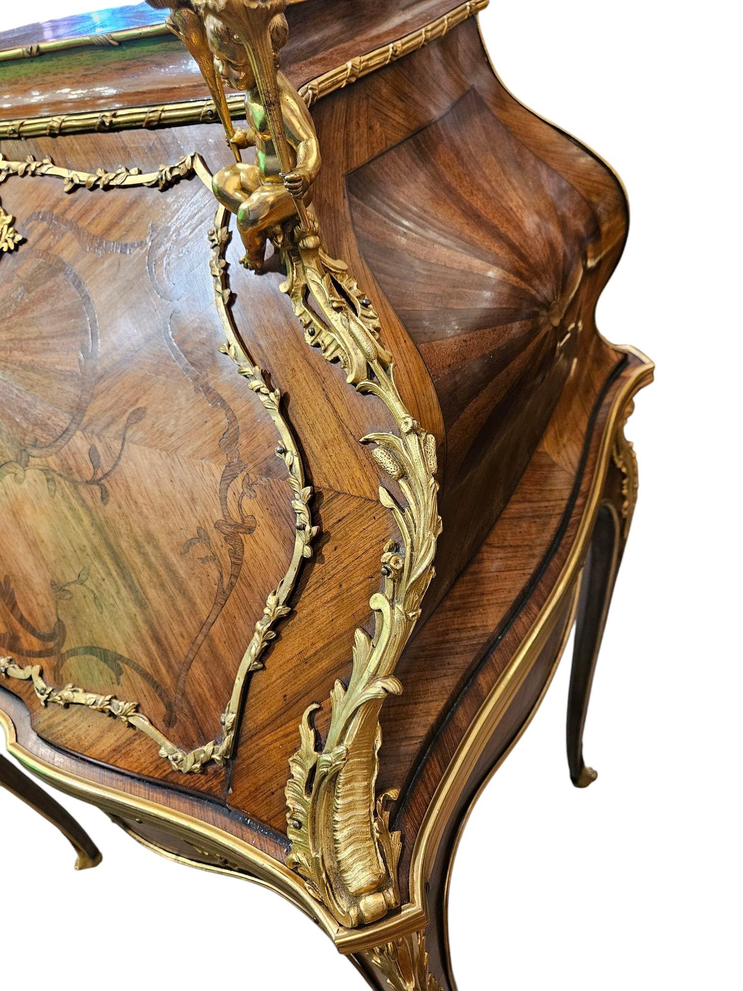 Français Très beau bureau de dame du 19e siècle monté en bronze doré de la Maison Mottheau en vente