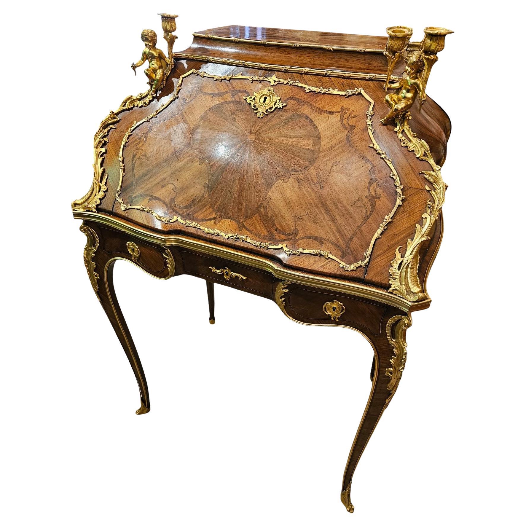 Très beau bureau de dame du 19e siècle monté en bronze doré de la Maison Mottheau