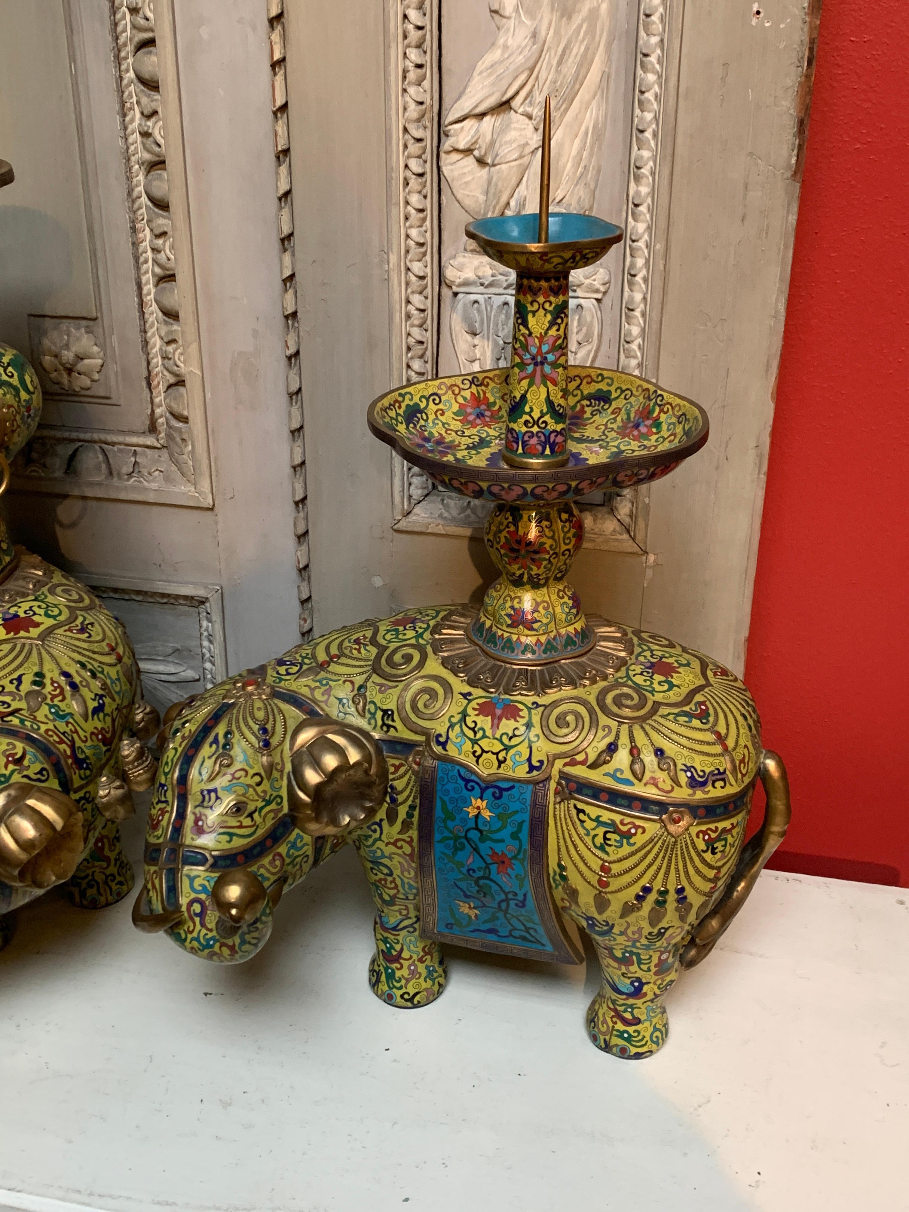 Five Piece Elephant Chinese Yellow and Blue Cloisonne and Gilt Bronze Alter Set In Good Condition In Dallas, TX