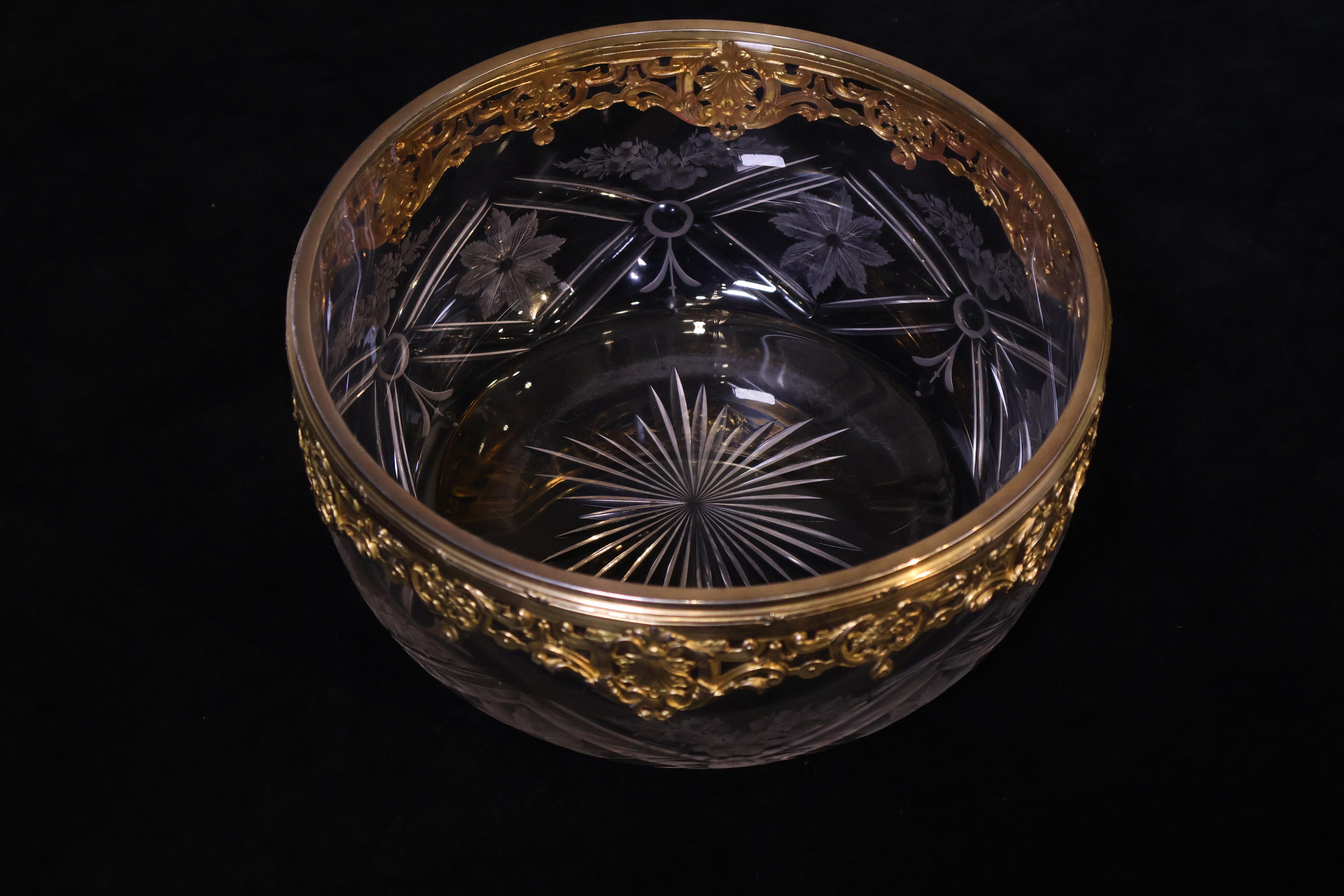  A Very Fine Crystal Centerpiece, cut and wheel engraved.  For Sale 8