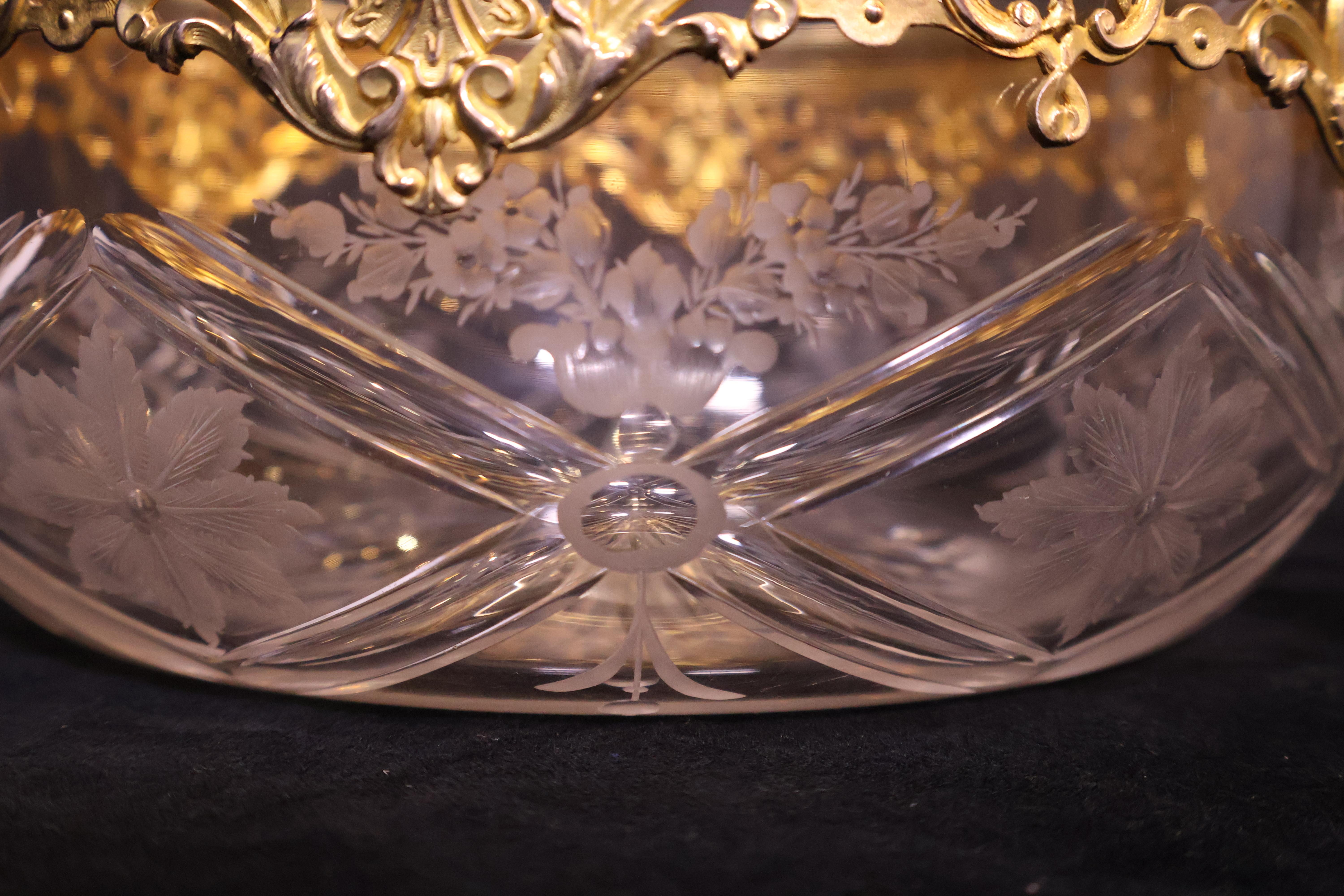  A Very Fine Crystal Centerpiece, cut and wheel engraved.  For Sale 9