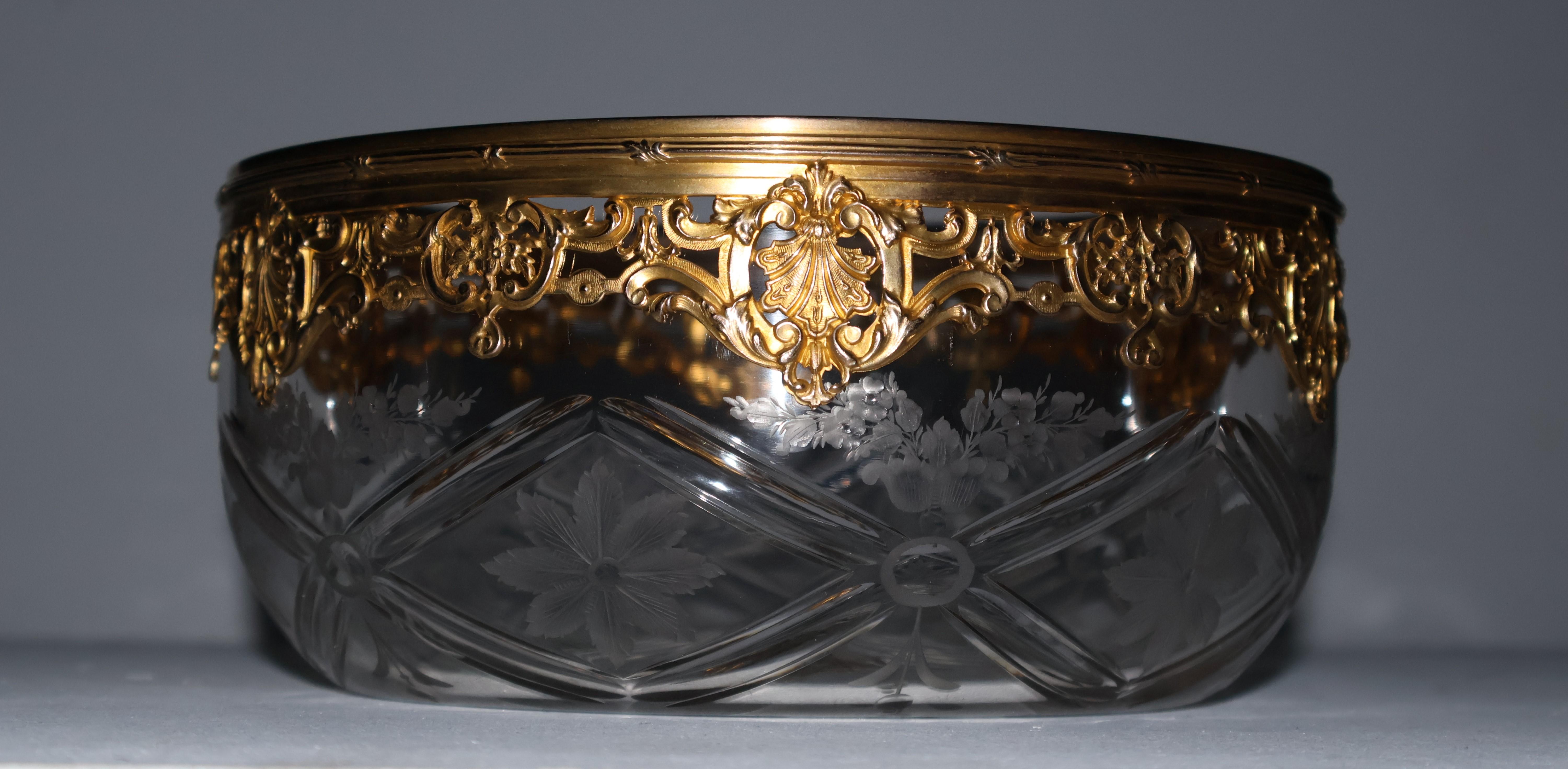French  A Very Fine Crystal Centerpiece, cut and wheel engraved.  For Sale