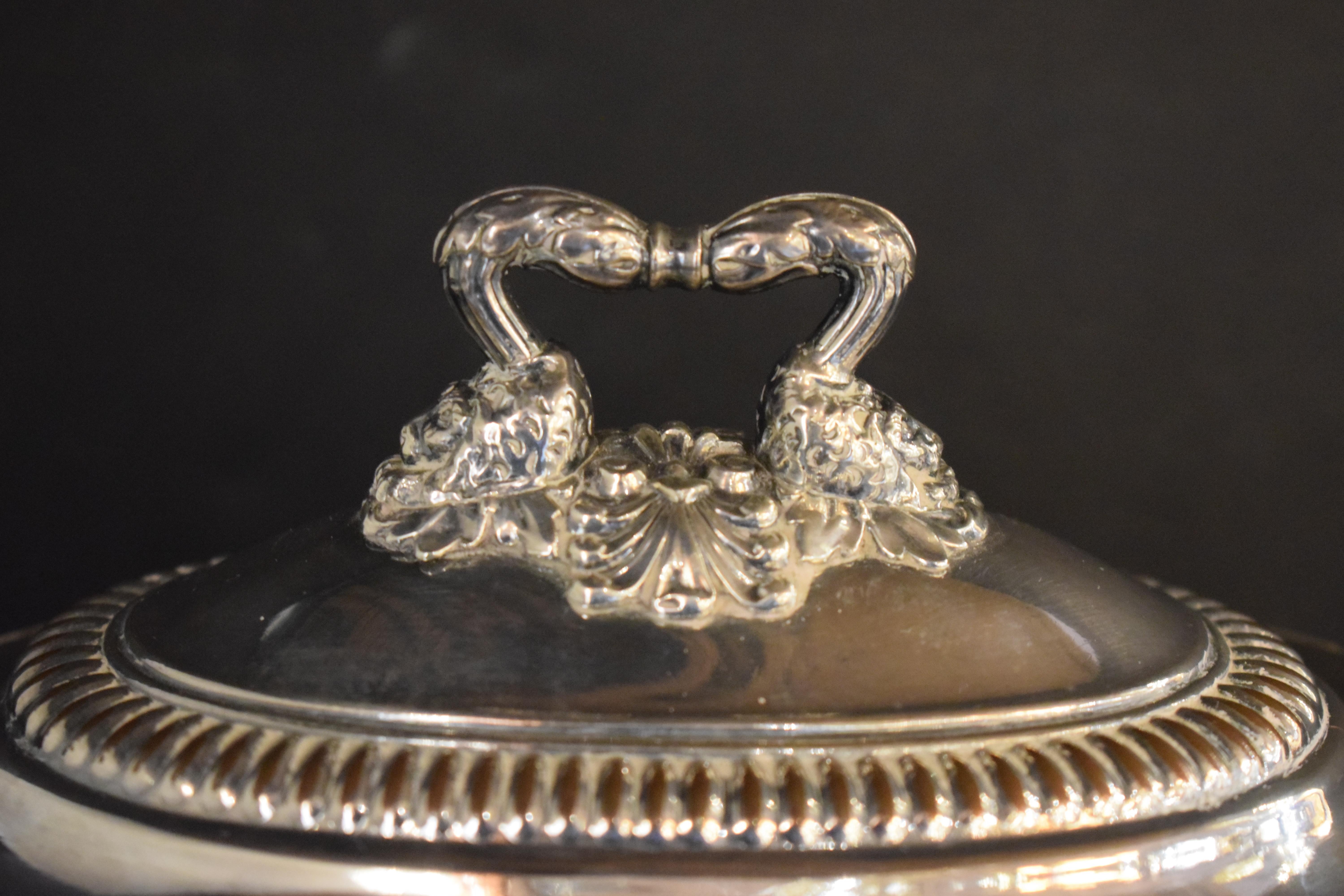 English Very Fine & Decorative Silver Plate Covered Sauce Dish For Sale